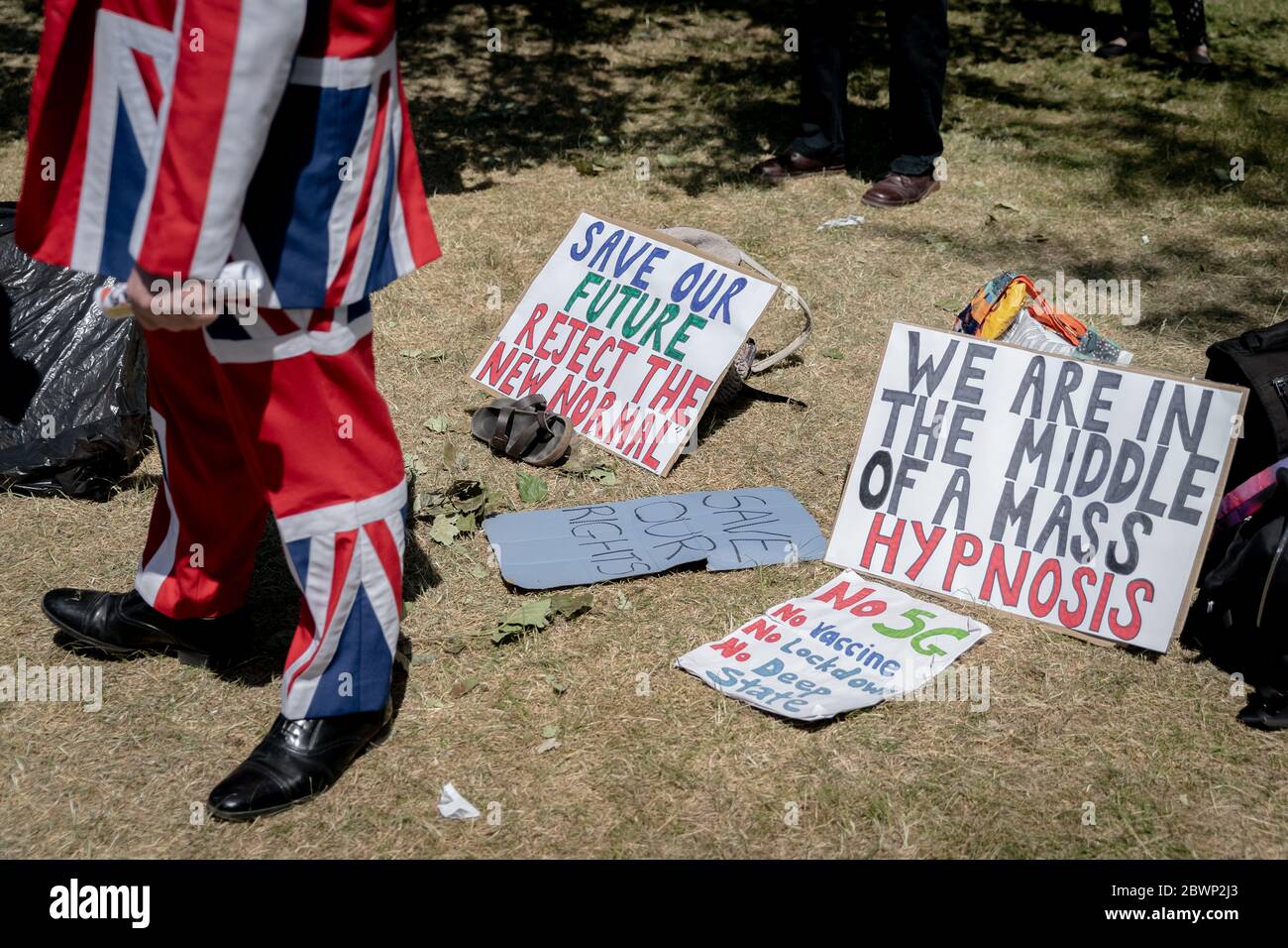 Coronavirus: Protesta anti-blocco ad Hyde Park per ribellare nuovamente le attuali regole governative di distanziamento sociale pubblico e raduni su larga scala. Foto Stock