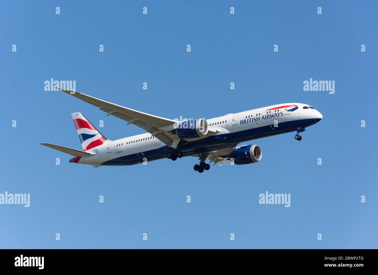 British Airways Boeing 787-9 Dreamliner atterra all'aeroporto di Heathrow, London Borough of Hillingdon, Greater London, England, Regno Unito Foto Stock