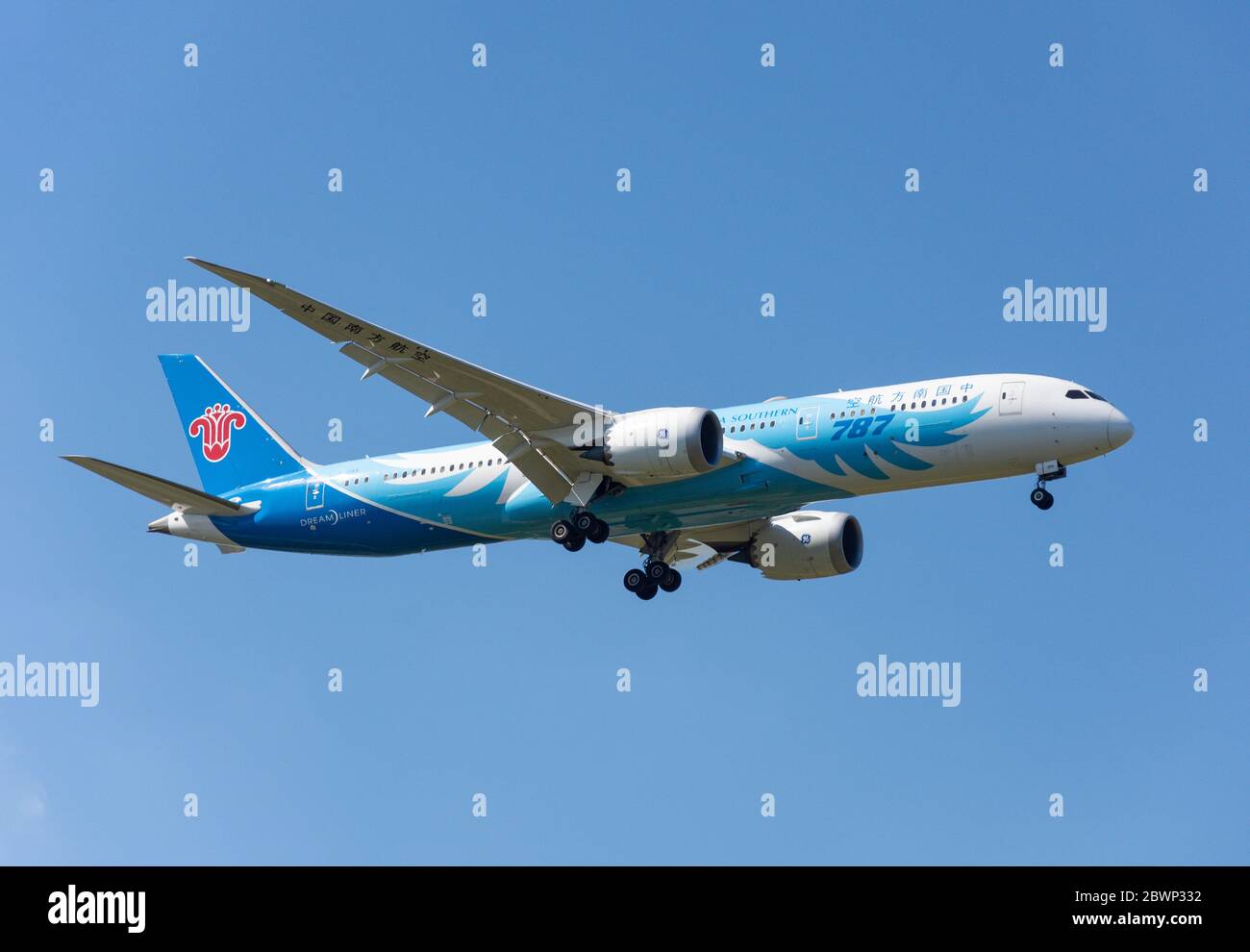 China Southern Airlines Boeing 787-9 Dreamliner atterra all'aeroporto di Heathrow, Borough of Hillingdon, Greater London, England, Regno Unito Foto Stock