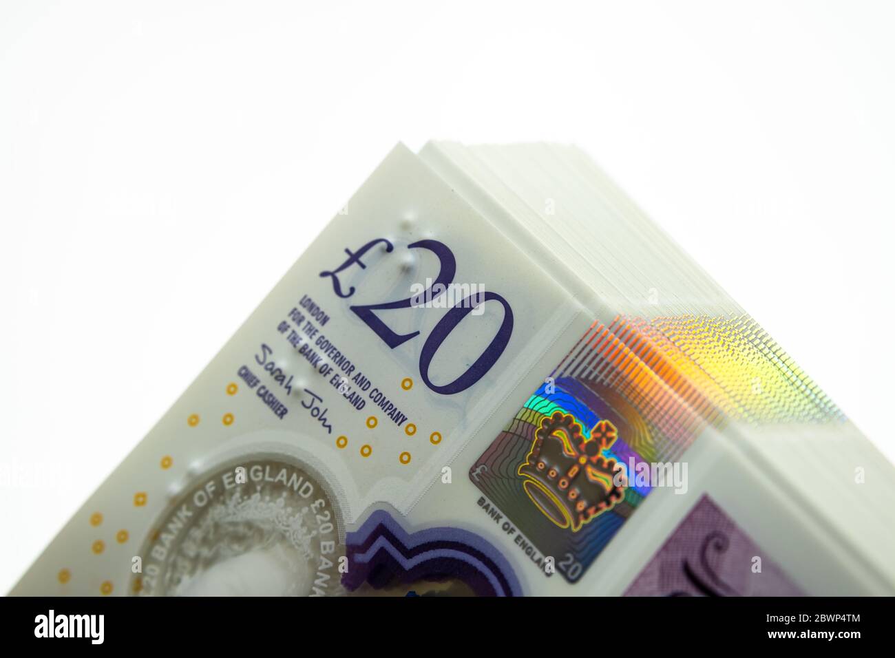 Banconote da 20 sterline. Angolo della pila. Nuovi soldi britannici dei polimeri. Foto macro. Foto Stock