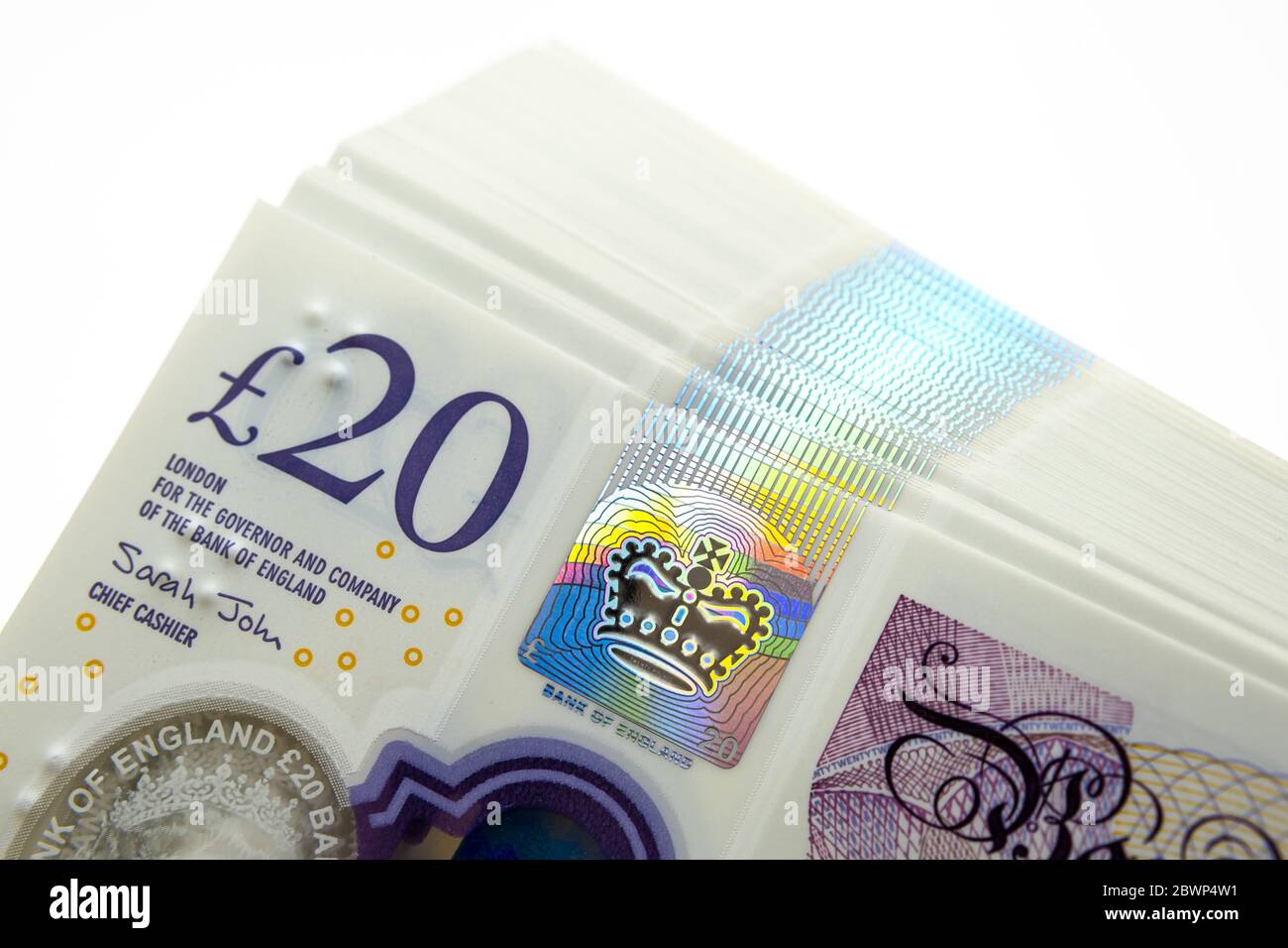 Banconote da 20 sterline. Angolo della pila. Nuovi soldi britannici dei polimeri. Foto macro. Foto Stock