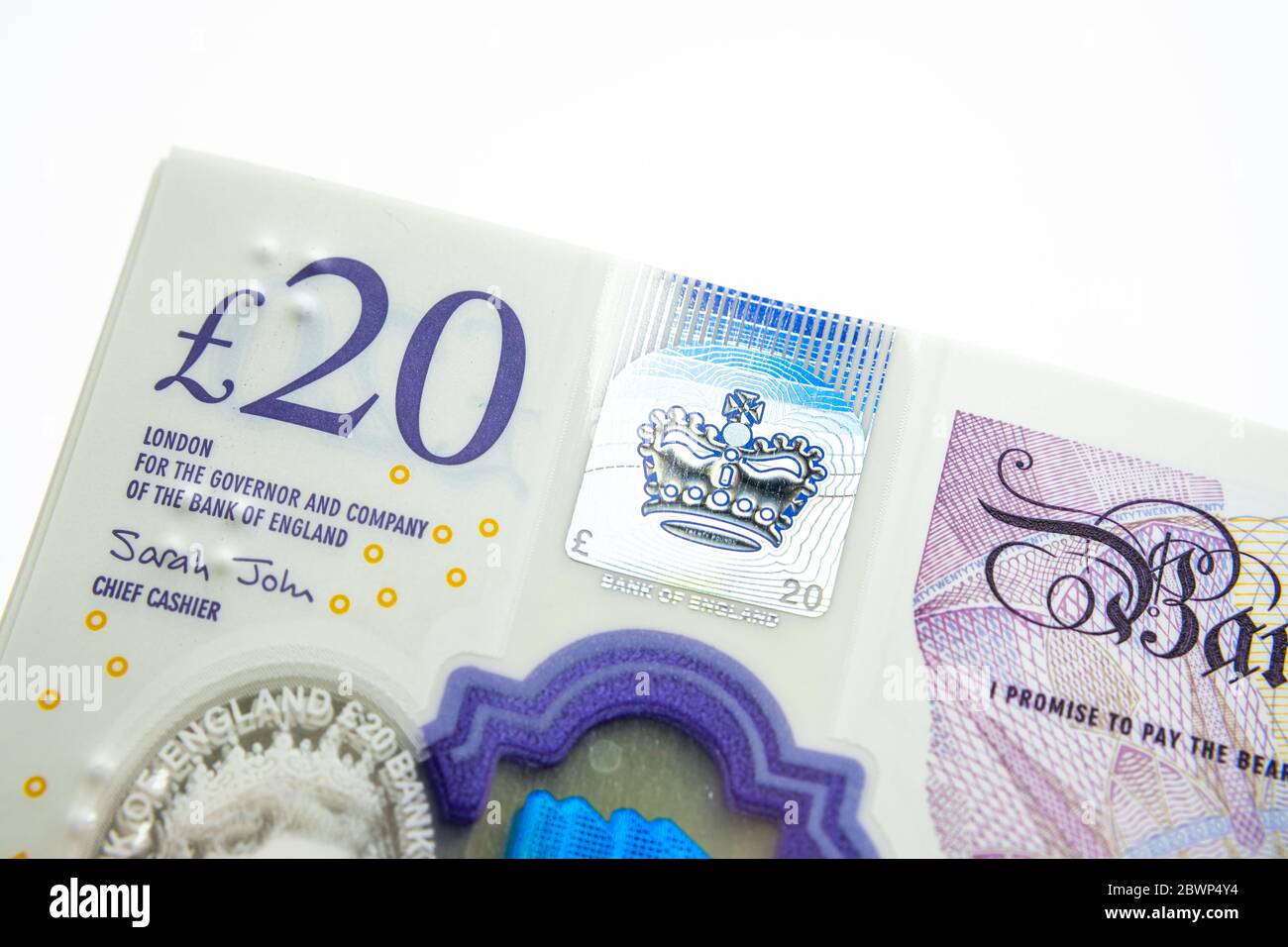 Banconote da 20 sterline. Angolo della pila. Nuovi soldi britannici dei polimeri. Foto macro. Foto Stock