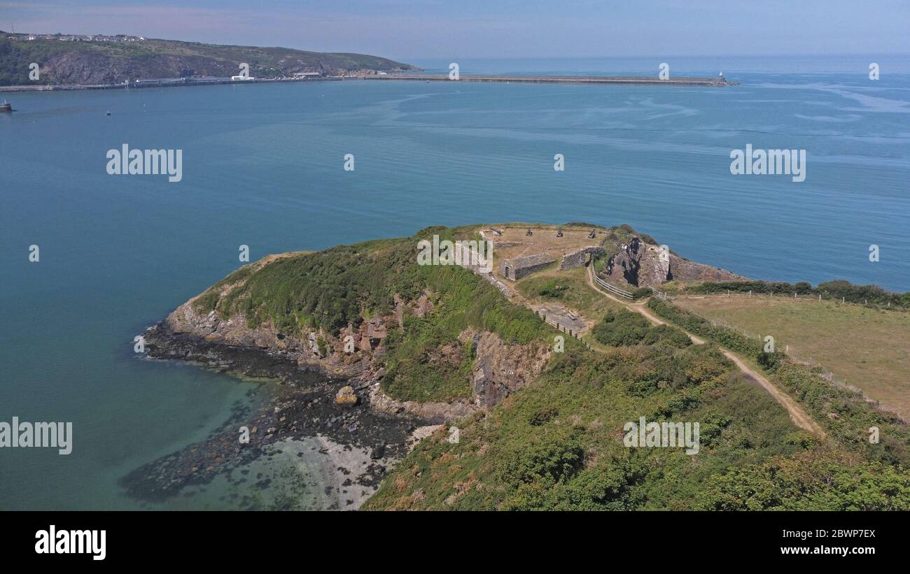 Vista aerea del Forte di Fishguard vicino alla città bassa Fishguard, Pembrokeshire Galles UK Foto Stock