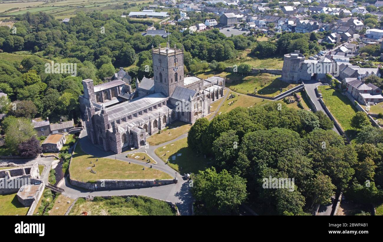 Vista aerea della Cattedrale di St Davids Foto Stock
