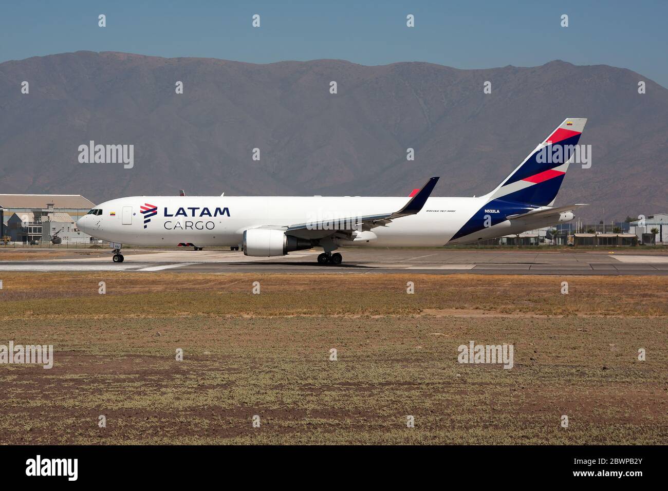 Santiago, Cile. 17 Marzo 2019. Un cargo Boeing 767-300 LATAM all'aeroporto di Santiago. Credit: Fabrizio Gandolfo/SOPA Images/ZUMA Wire/Alamy Live News Foto Stock