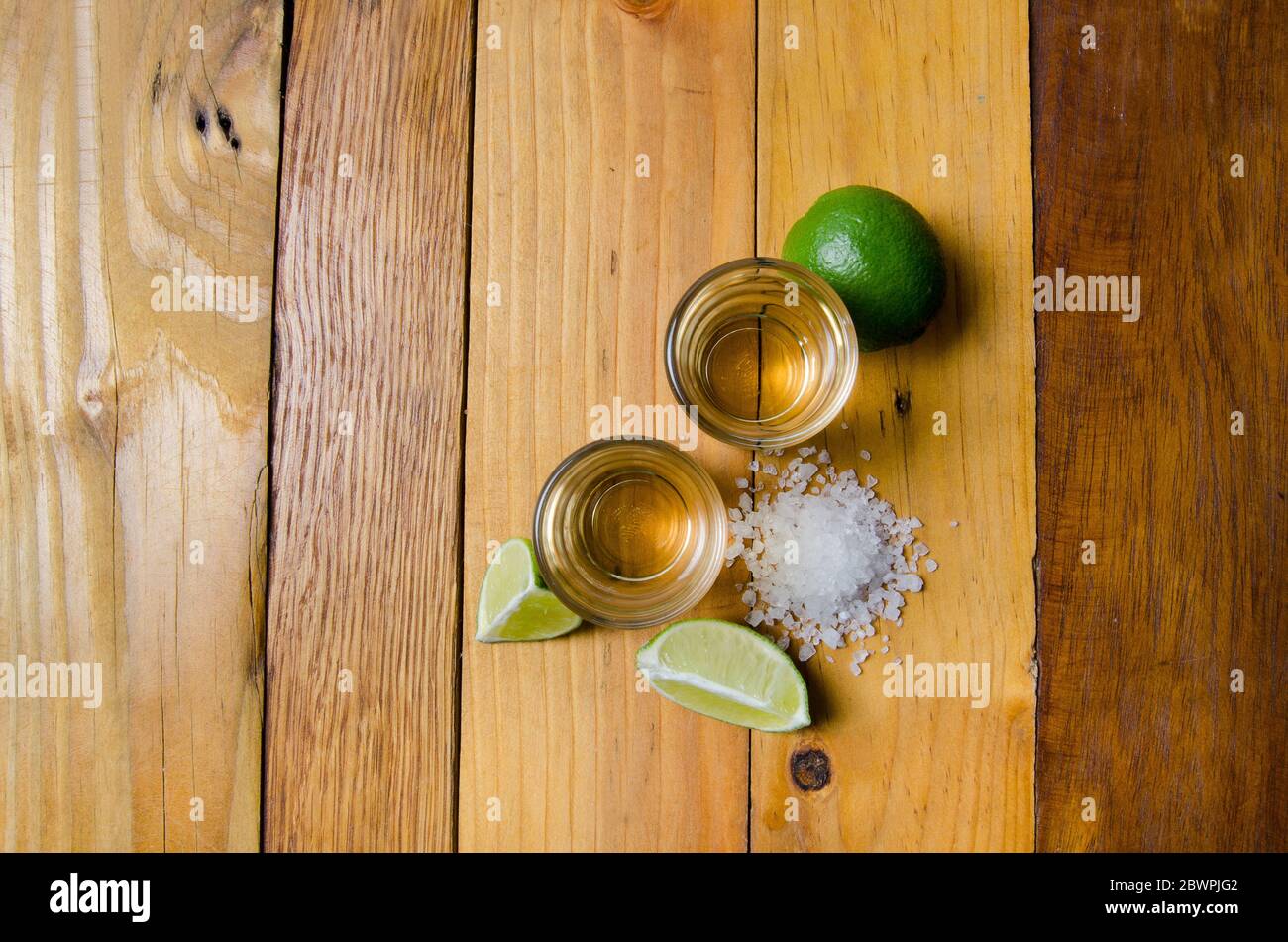 Tiri di tequila messicani con sale e lime Foto Stock