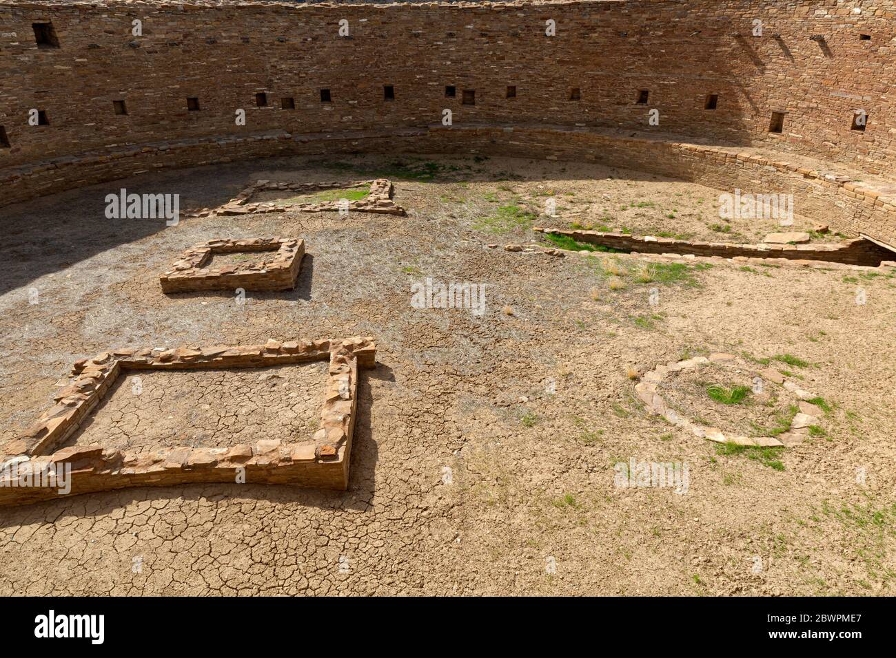 NM00404...NUOVO MESSICO - Grande Kiva presso la Casa Rinconada Comunità conservato nel Parco storico Nazionale della Cultura Chaco, un Parco Patrimonio Mondiale. Foto Stock