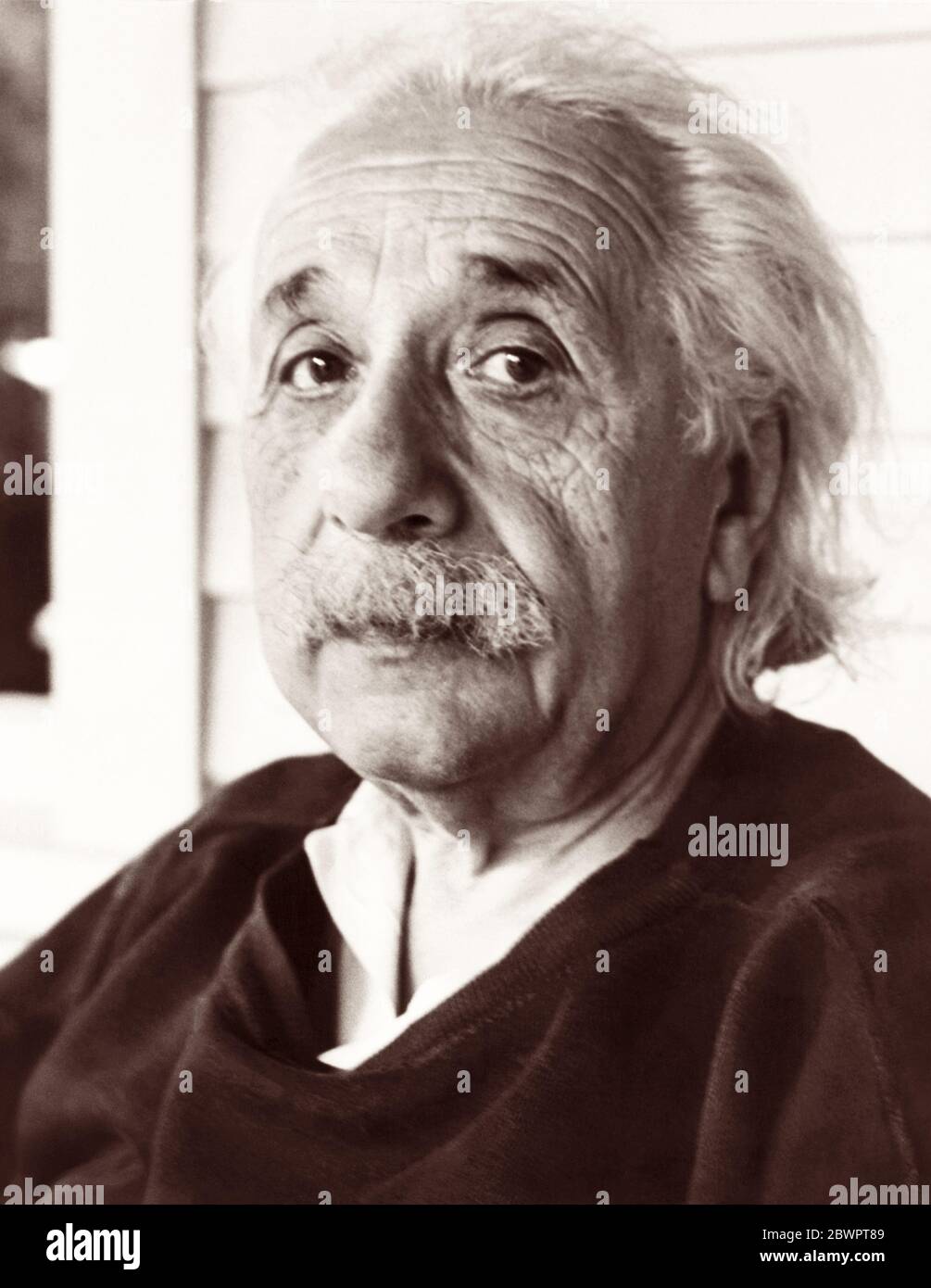Albert Einstein (1879-1955), fisico teorico che sviluppò la teoria della relatività. (Foto c1940) Foto Stock