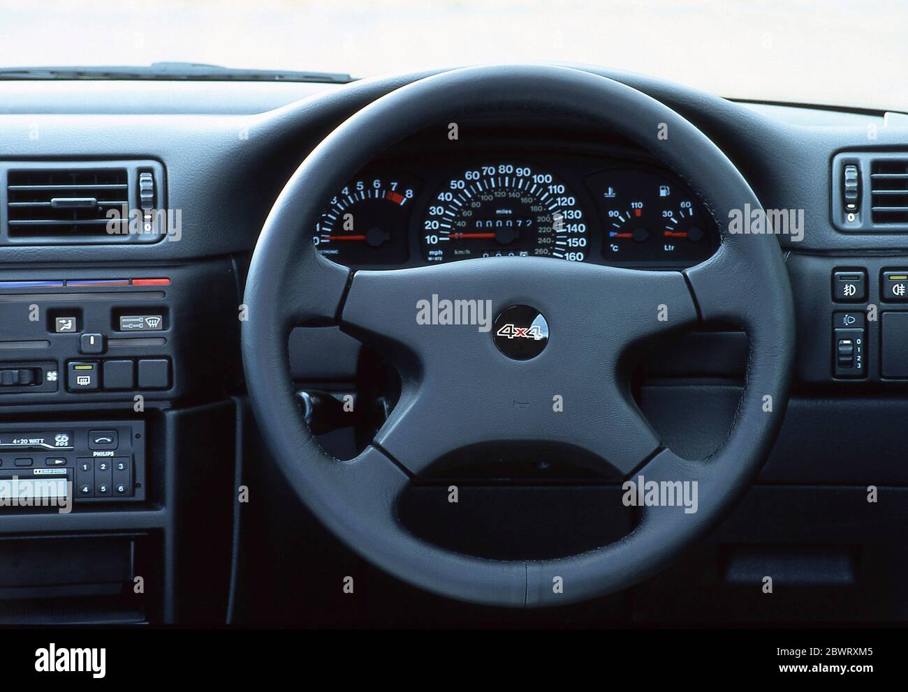 Interno di un Vauxhall Calibra Turbo 4x4 1992 Foto Stock