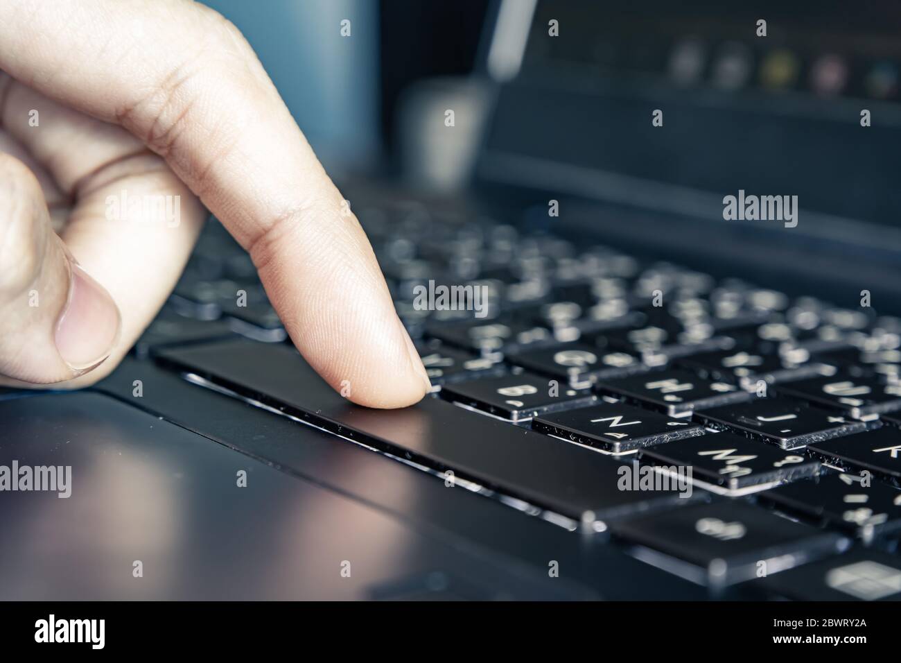 digitare la barra spaziatrice su una tastiera Foto stock - Alamy