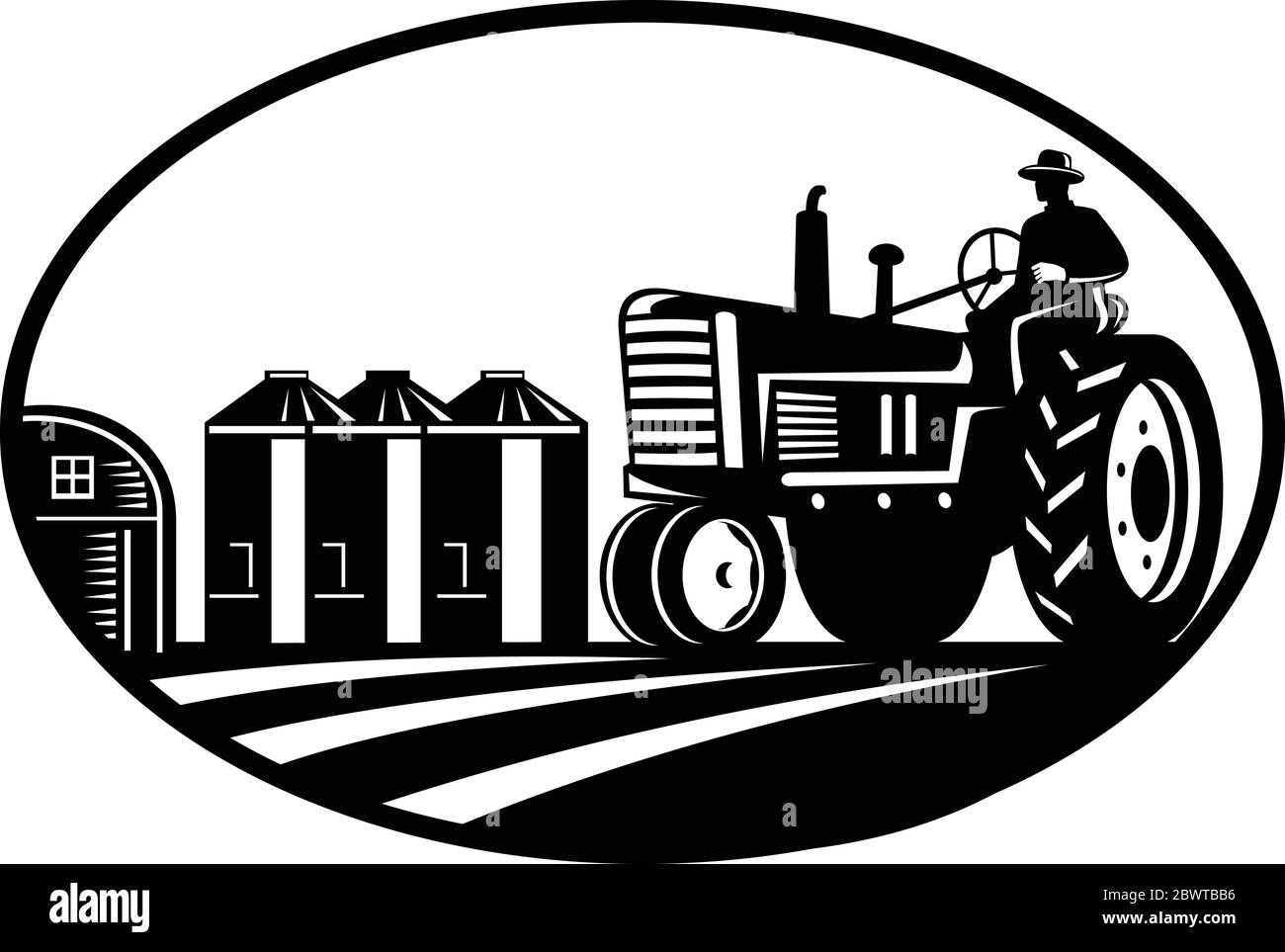 Illustrazione di un agricoltore che guida un trattore agricolo d'epoca con fienile e silo in background fatto in stile retrò in legno bianco e nero. Illustrazione Vettoriale