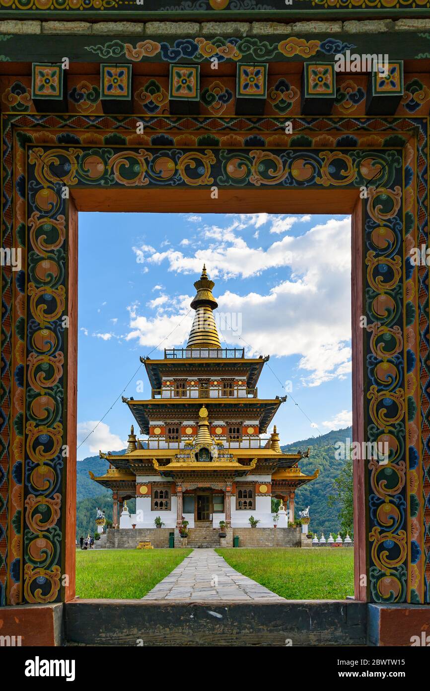 Bhutan, ingresso e la facciata di Khamsum Yulley Namgyal Choeten stupa Foto Stock