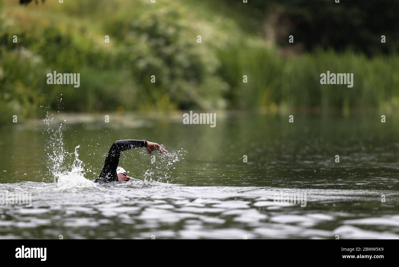 Joe Choong della Gran Bretagna e del Team GB si allenano sul fiume Avon sotto l'acquedotto di Dundas durante una sessione di allenamento a Bath. Data di emissione: Mercoledì 3 giugno 2020. Il credito fotografico dovrebbe essere: David Davies/PA Wire Foto Stock