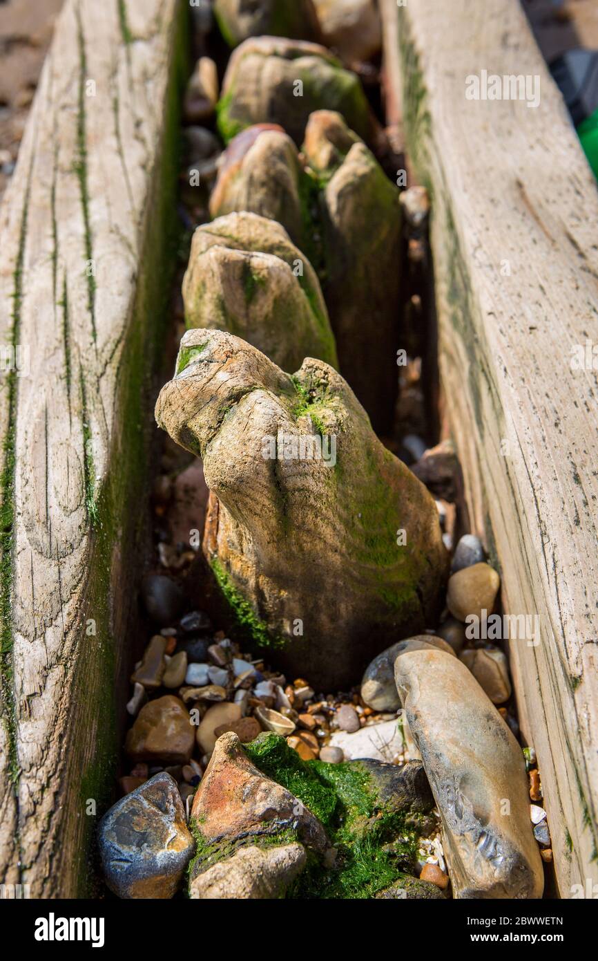 struttura di legno intemperie che è stato usurato dalle onde Foto Stock