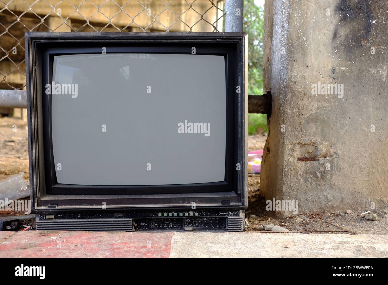Vecchia televisione obsoleta. Foto Stock