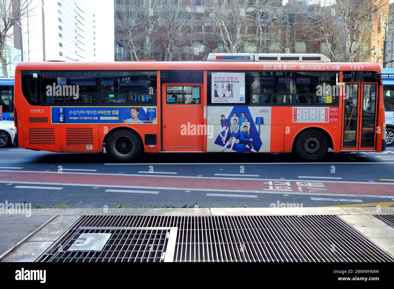 SEOUL, COREA DEL SUD - 26 DICEMBRE 2018: Autobus urbani a Seoul, Seoul autobus gestiti dal governo metropolitano di Seoul e operatori di autobus privati. Foto Stock
