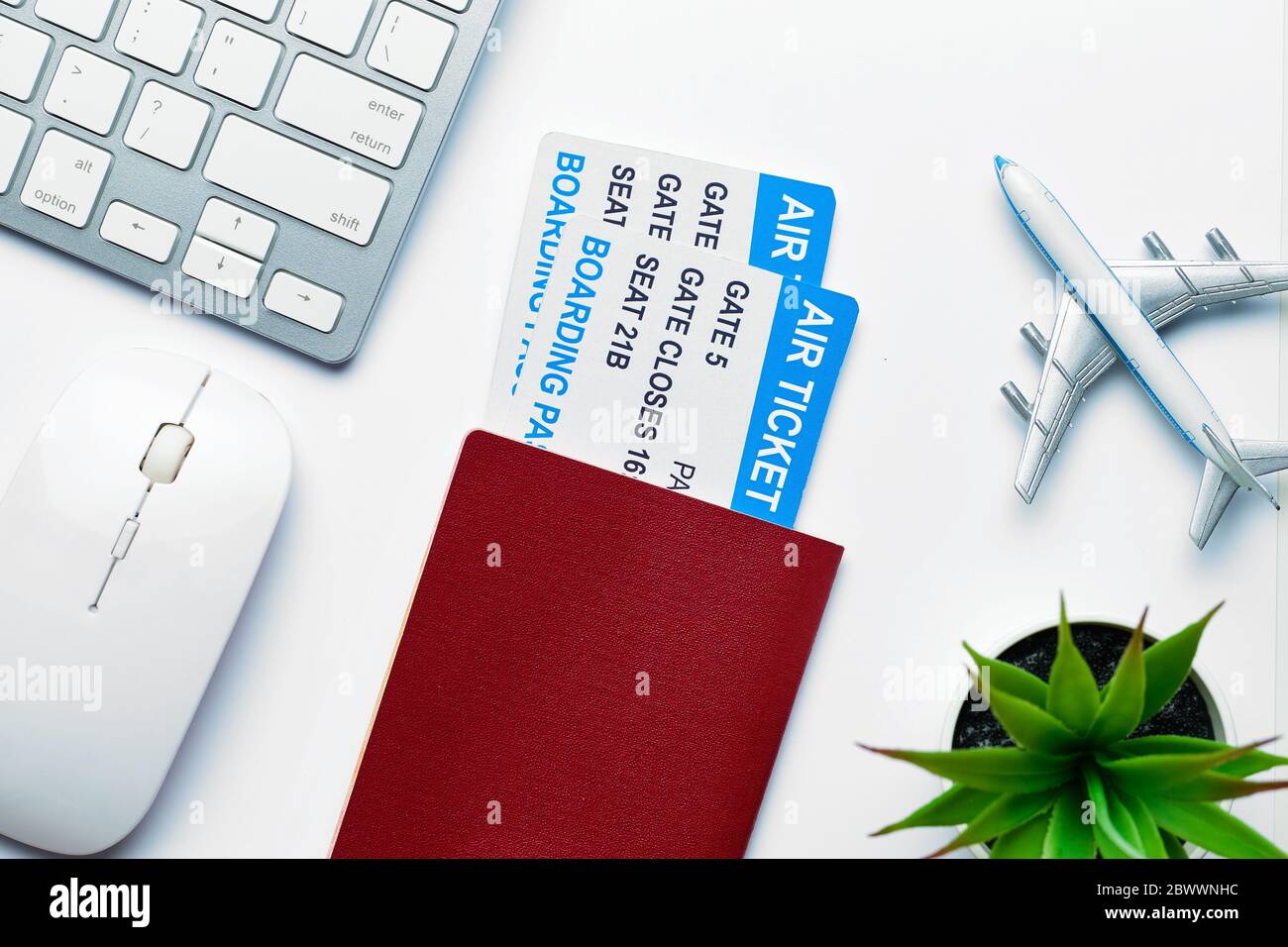Concetto di voli di lavoro con biglietti passaporto viaggio di affari Foto Stock
