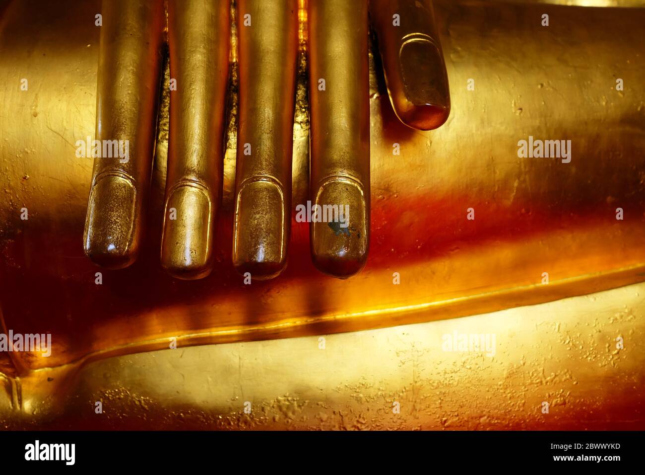 Primo piano di antica immagine Buddha d'oro sfondo. Foto Stock