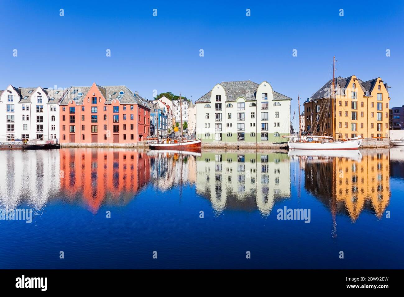 Alesund, Norvegia. Conosciuto per lo stile architettonico art nouveau. Foto Stock