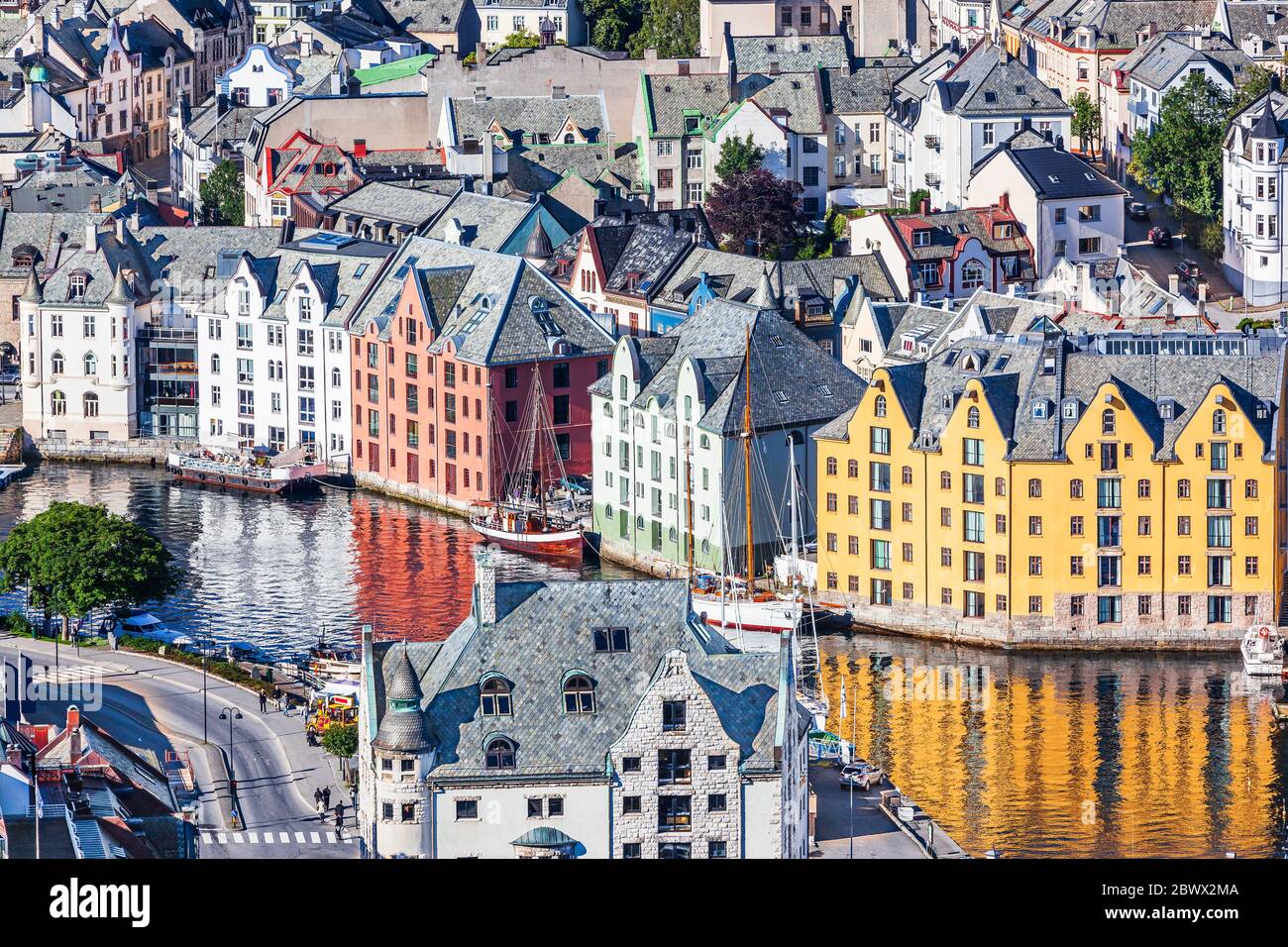 Alesund, Norvegia. Vista della città in stile Liberty dall'alto. Foto Stock