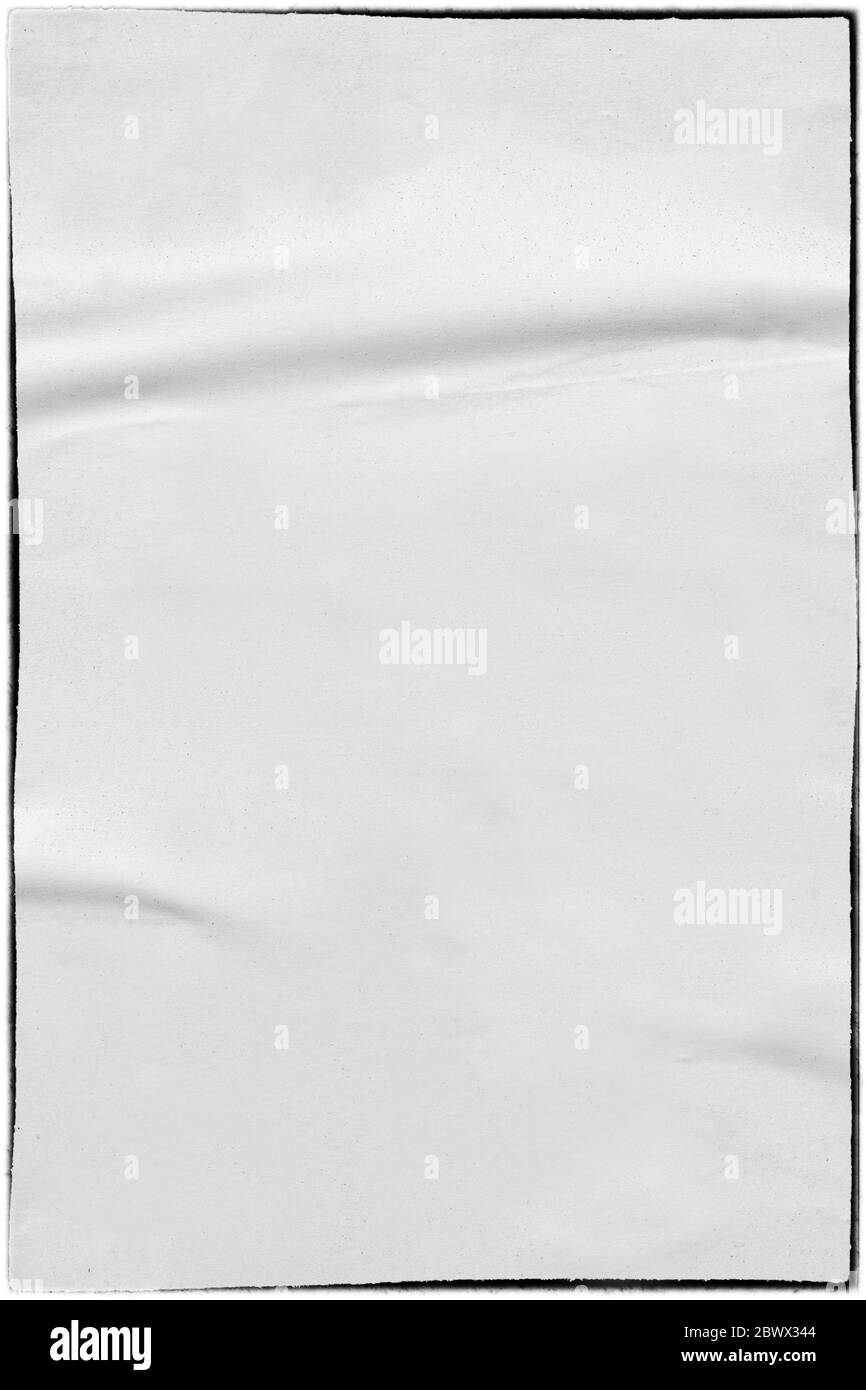 Carta bianca strappata sfondo strappato vuoto piegato poster sbriciolati cartelloni grunge texture superficie sfondo vuoto spazio per il testo Foto Stock