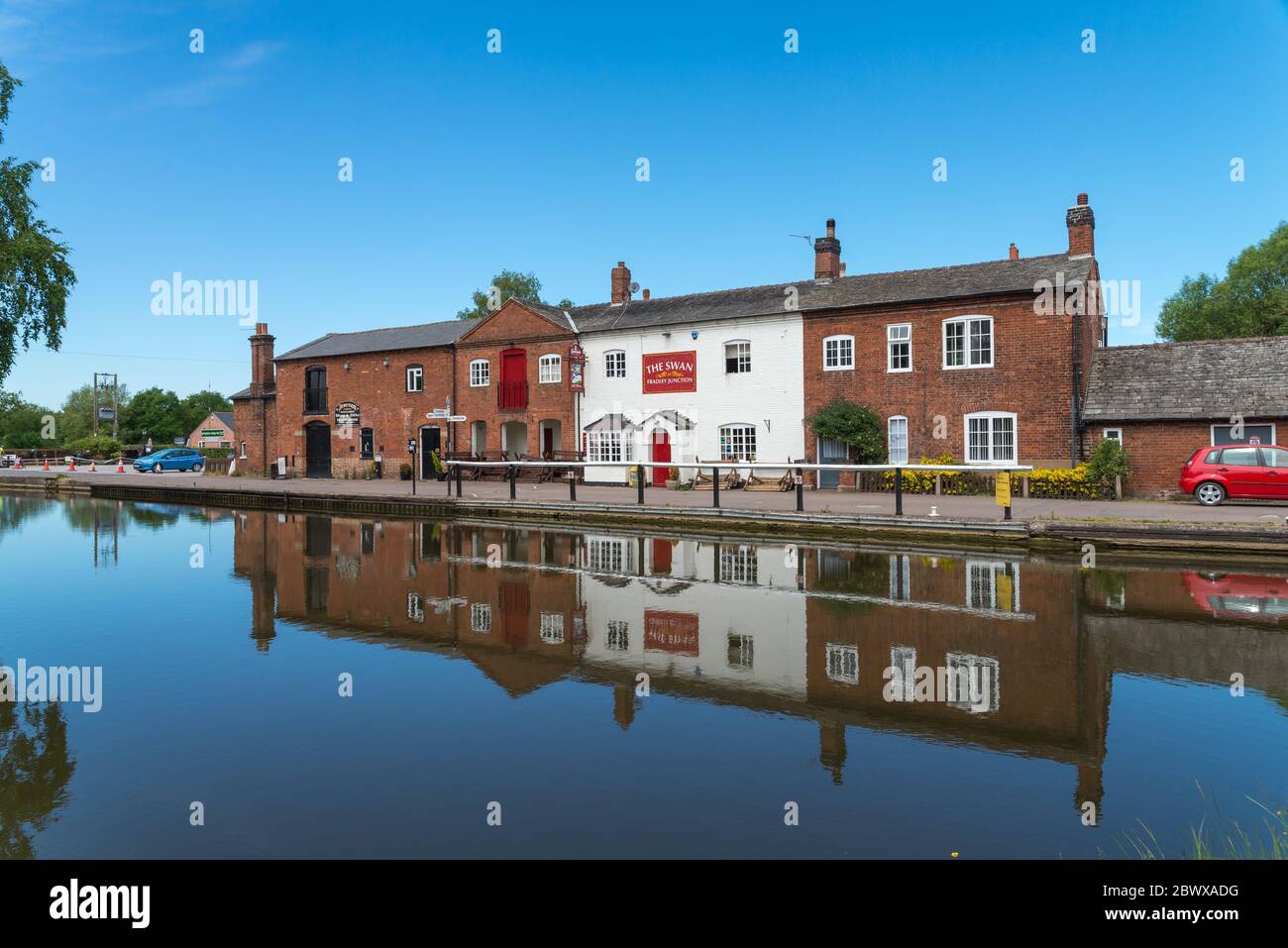 Il pub Swan di grado 2 a Fradley Junction in Staffordshire Foto Stock