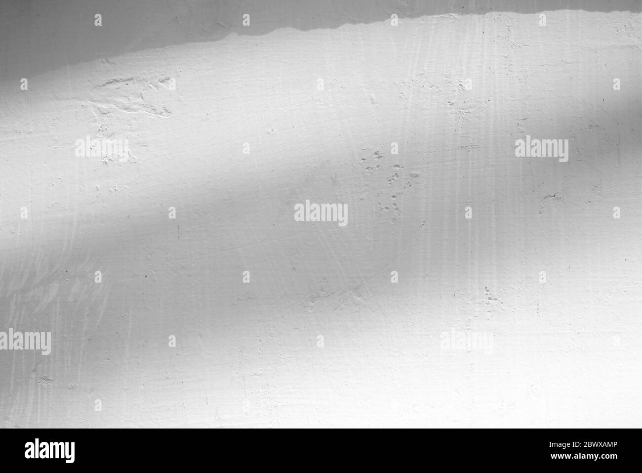 Fascio luminoso e ombra su sfondo in cemento bianco, adatto per sovrapposizione, presentazione prodotto, sfondo e Mockup. Foto Stock