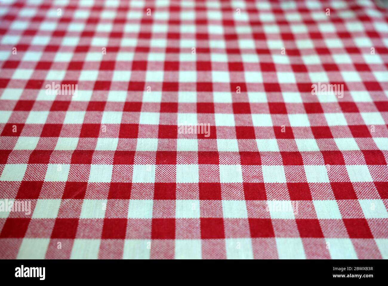 Tovaglia a scacchi rosso texture sfondo. Foto Stock