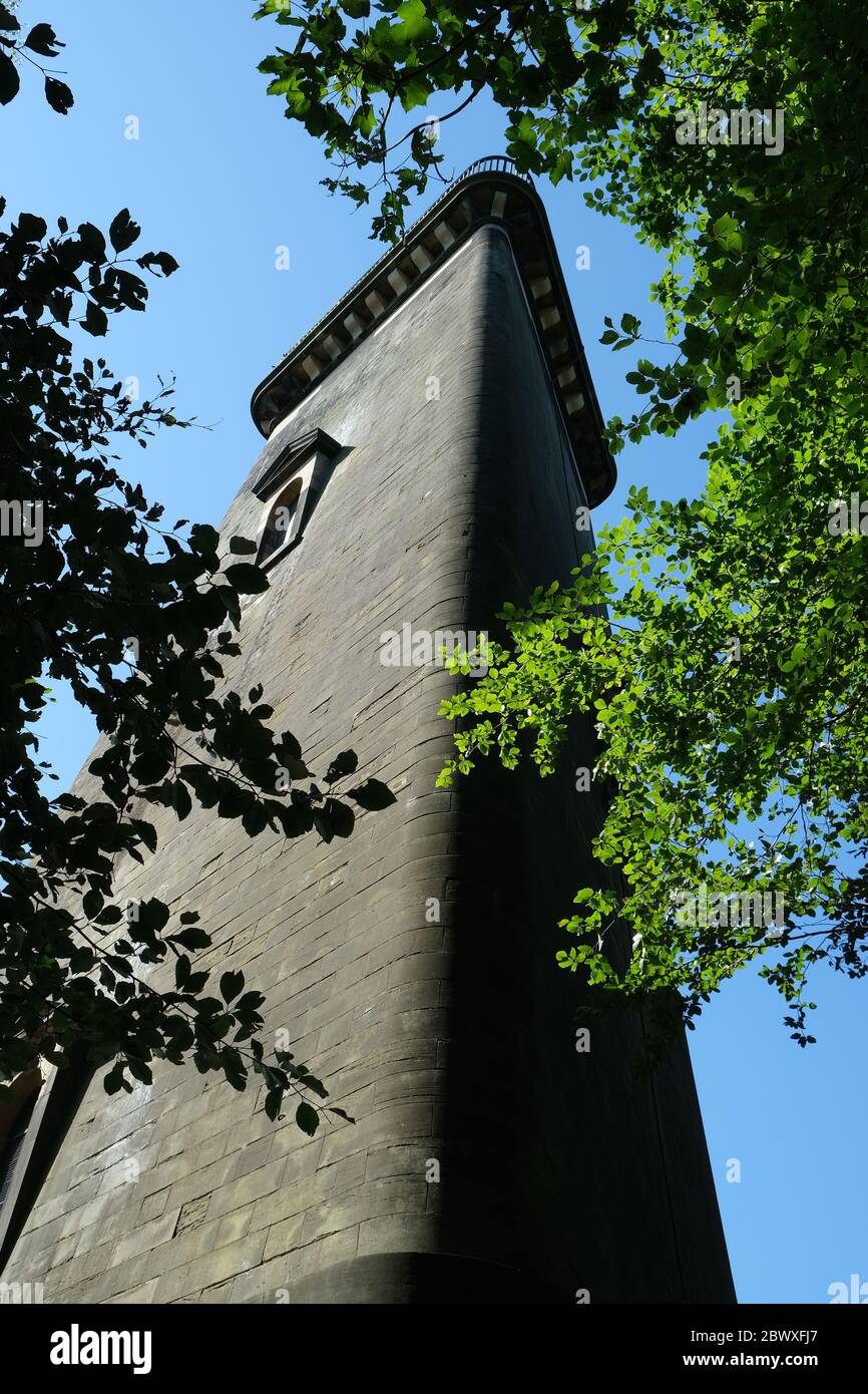 Occhio dell'ago una follia a forma di piramide costruita a Wentworth, Rotherham. Creduto essere stato costruito come parte di una scommessa che si leva in piedi 46ft alto. Foto Stock