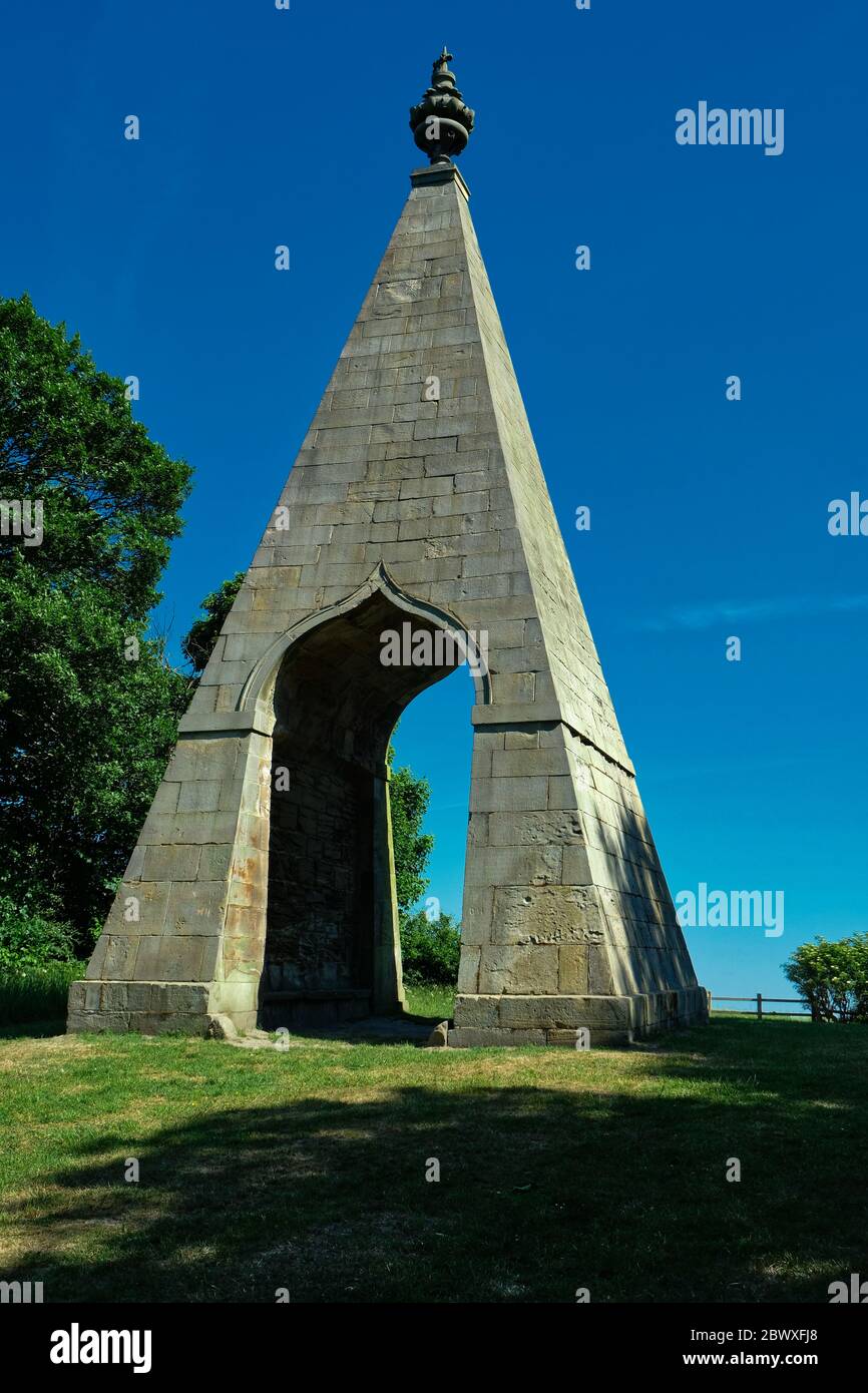 Occhio dell'ago una follia a forma di piramide costruita a Wentworth, Rotherham. Creduto essere stato costruito come parte di una scommessa che si leva in piedi 46ft alto. Foto Stock