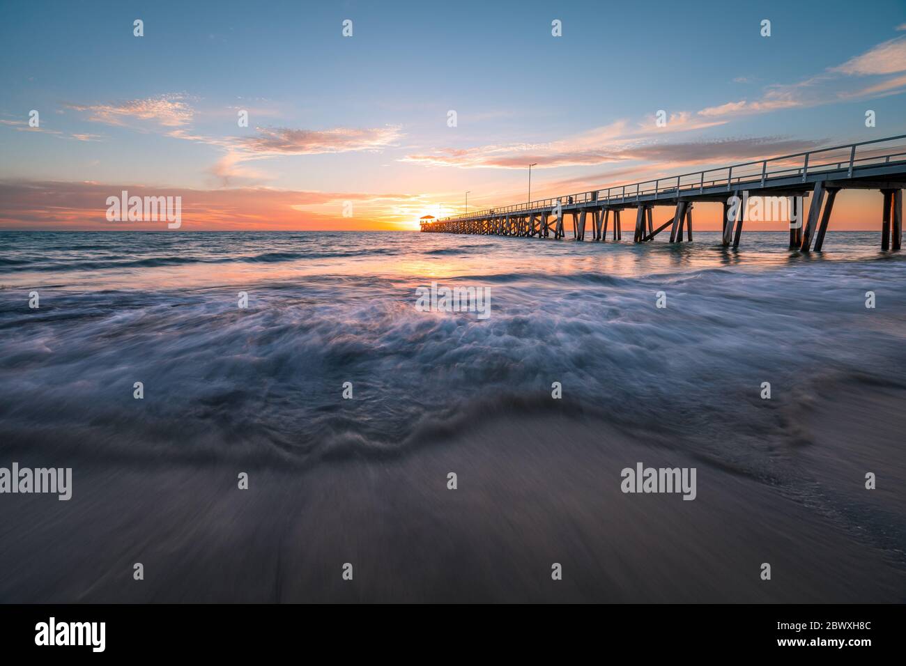 Tramonto su Grange jetty, Adelaide, South Australia Foto Stock