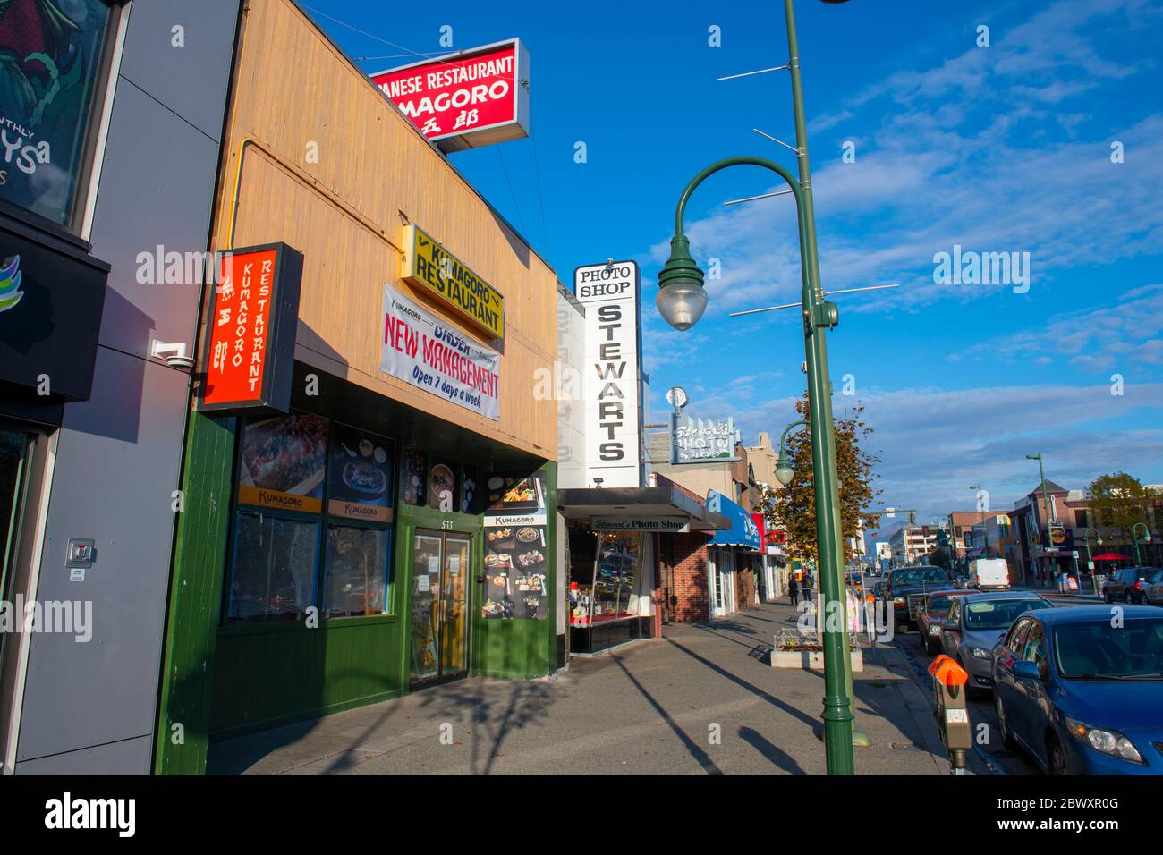 Edifici storici sulla 4th Avenue a F Street nel centro di Anchorage, Alaska, Alaska, USA. Foto Stock
