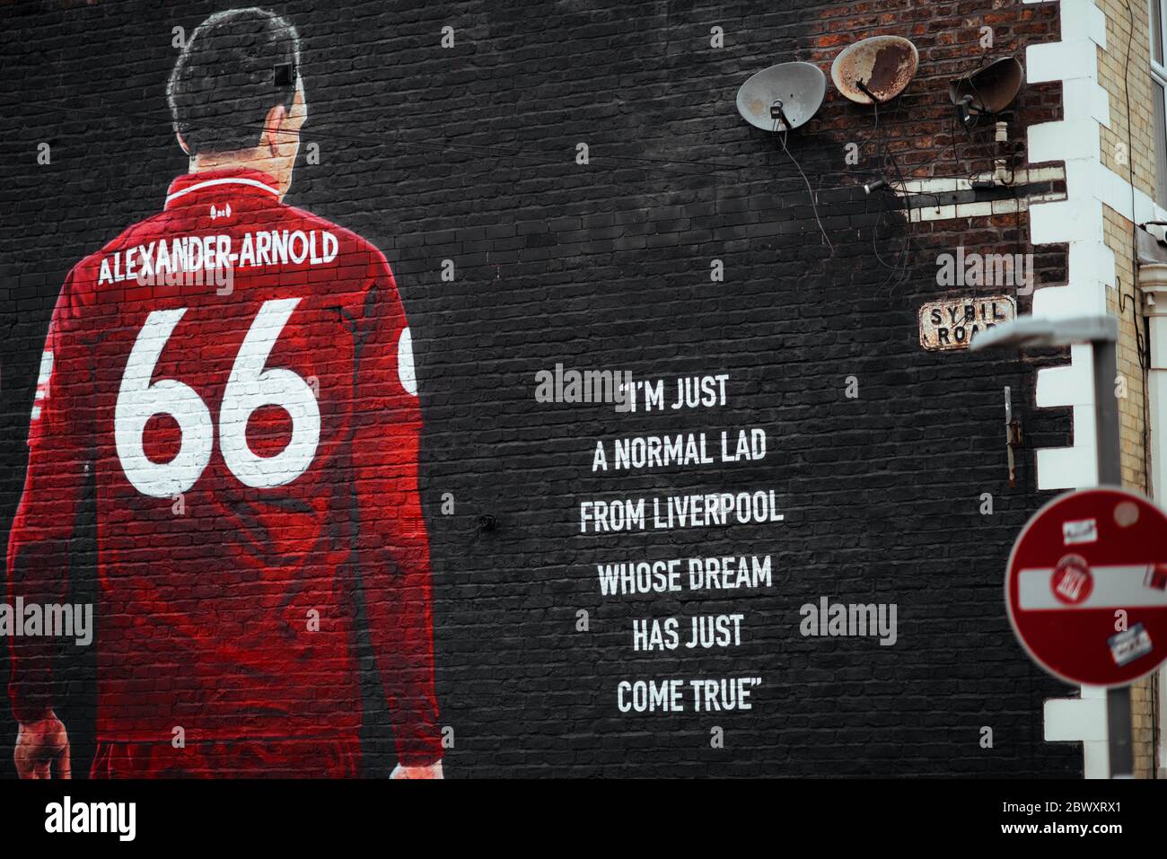 Murale Trent Alexander Arnold dell'artista francese di graffiti AKSE p19. Sybil Road, Anfield, Liverpool. Foto Stock