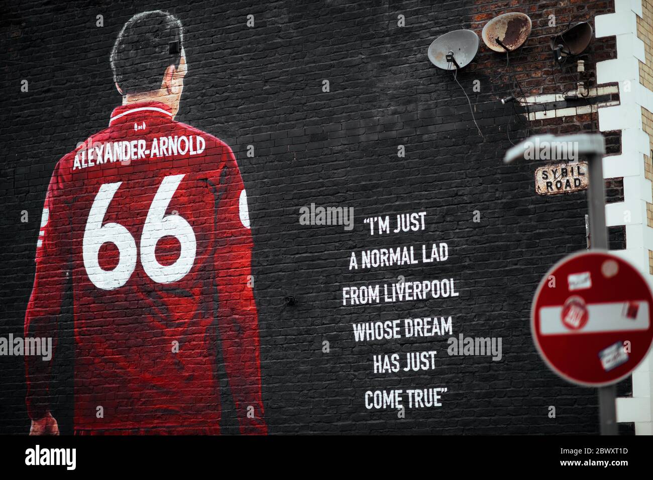 Murale Trent Alexander Arnold dell'artista francese di graffiti AKSE p19. Sybil Road, Anfield, Liverpool. Foto Stock