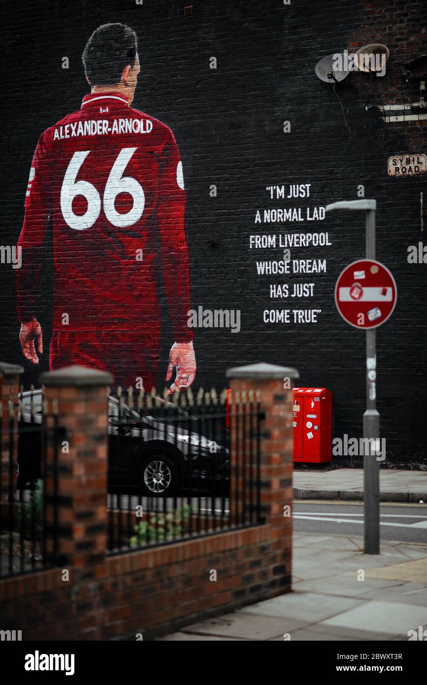 Murale Trent Alexander Arnold dell'artista francese di graffiti AKSE p19. Sybil Road, Anfield, Liverpool. Foto Stock
