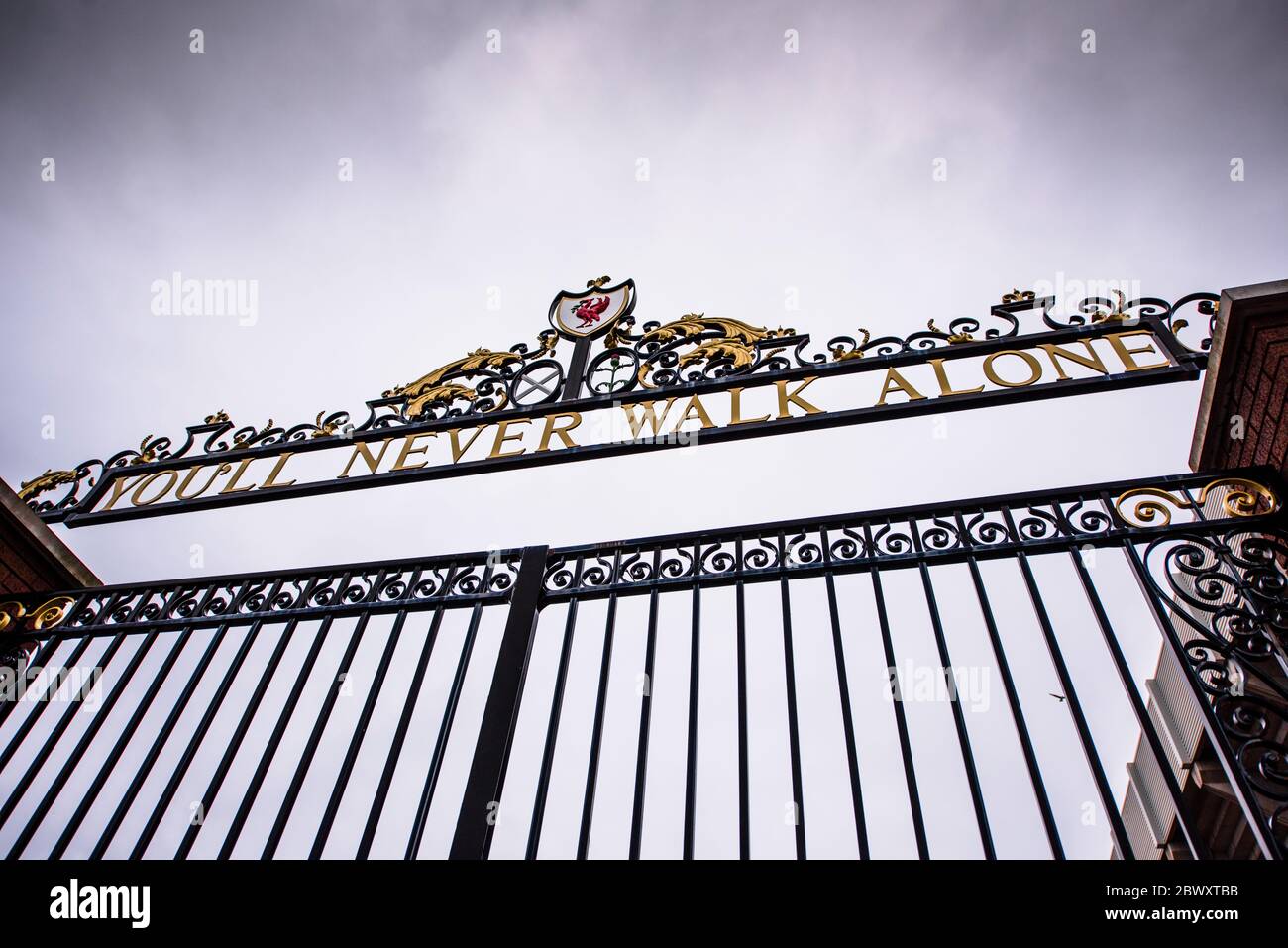 Non camminerai mai da soli. Bill Shankly Memorial Gate. Anfield, Liverpool, Regno Unito. Foto Stock