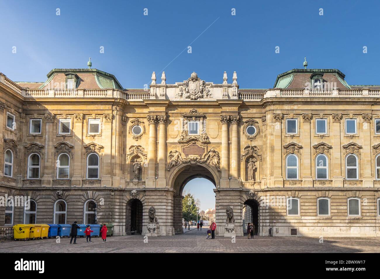 Budapest, Ungheria - 9 febbraio 2020: Lato sud della porta del Leone a Buda Palace sulla collina Foto Stock