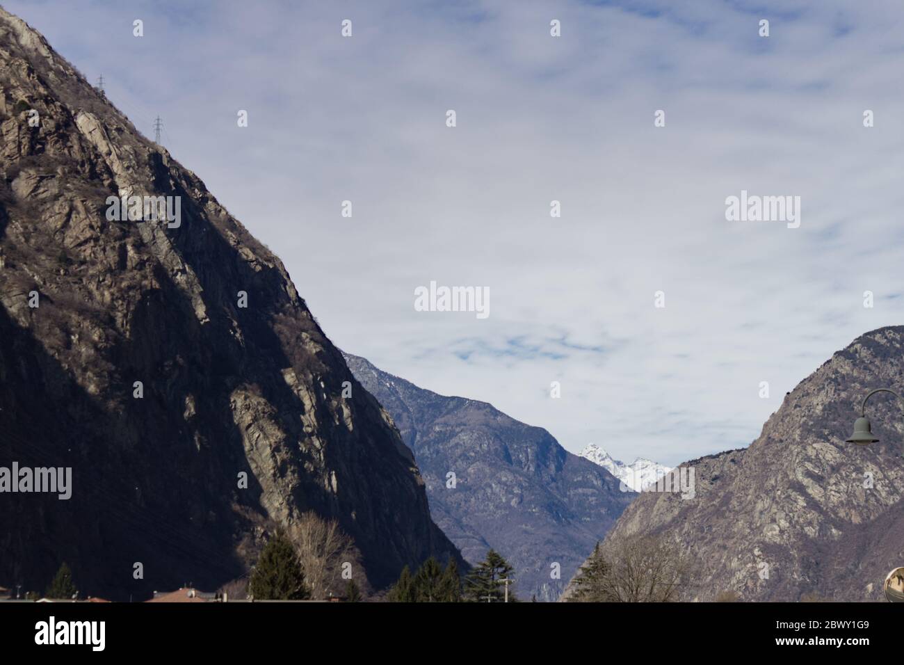 Panorama del villaggio di Bard, Valle d'Aosta, alpi italiane Foto Stock