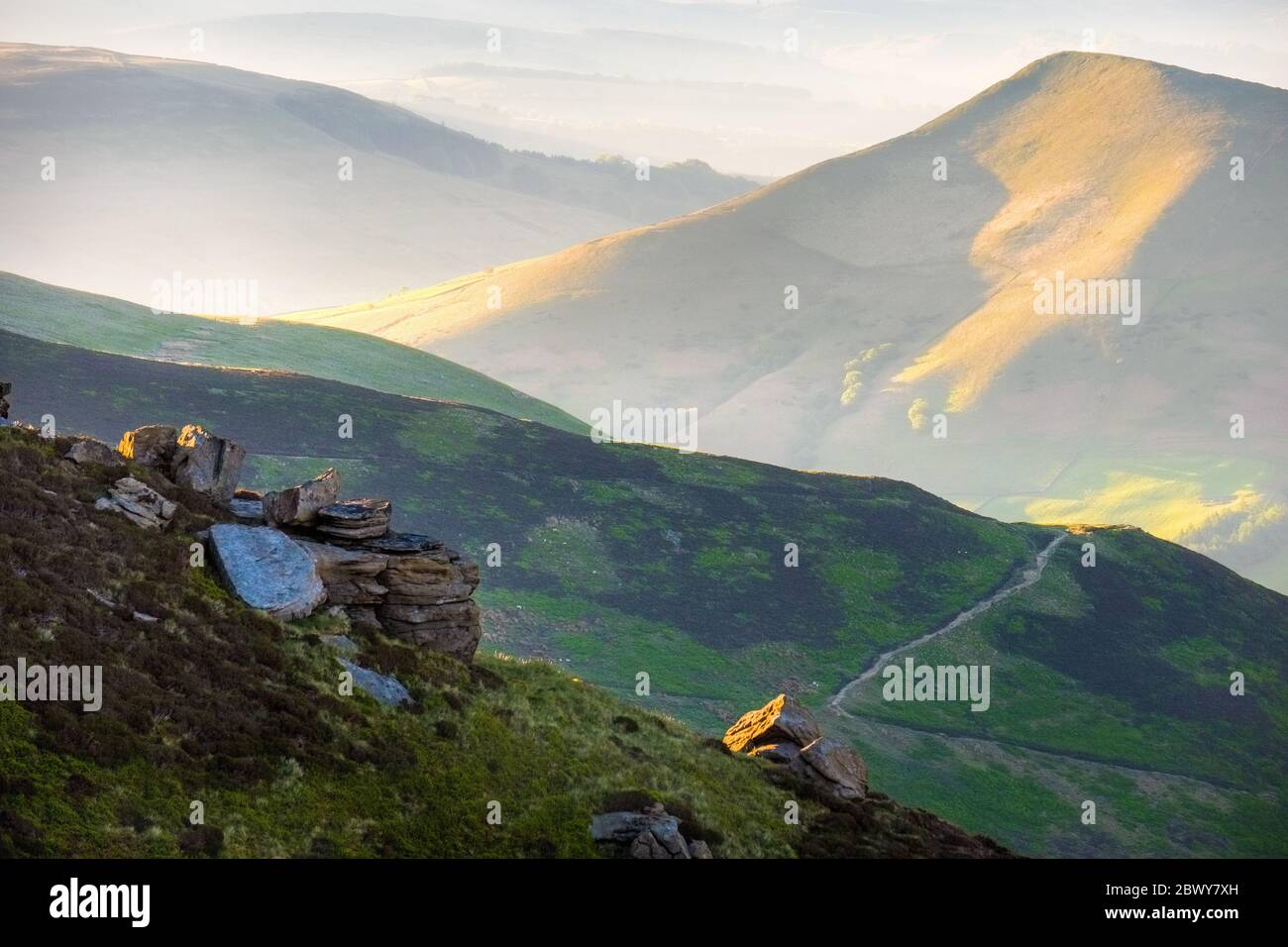 Lose Hill si trova in Edale da Kinder Scout, Peak District National Park, Derbyshire, Regno Unito Foto Stock