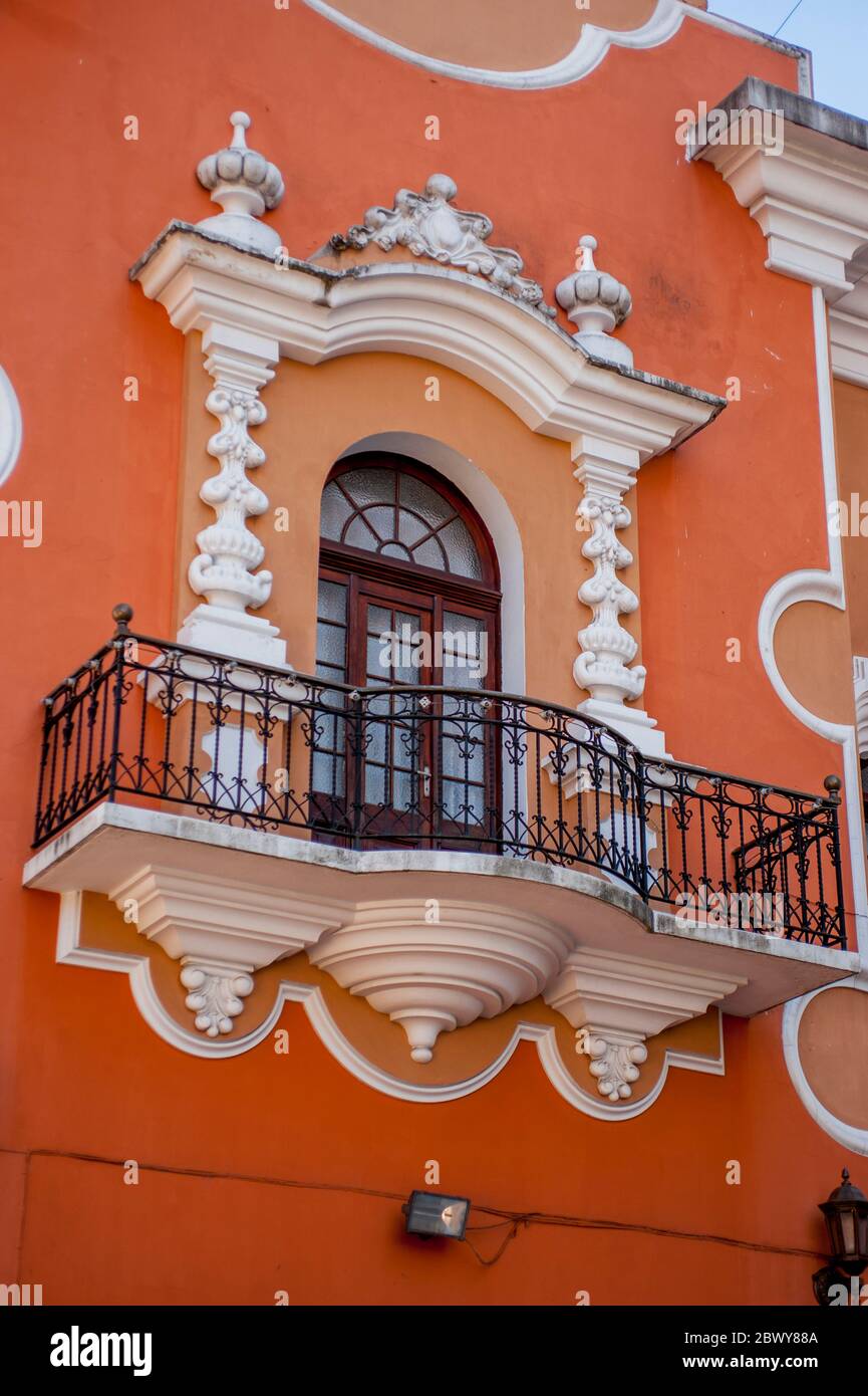 Particolare dell'architettura barocca della Chiesa di Santa Clara a Città del Guatemala. Foto Stock