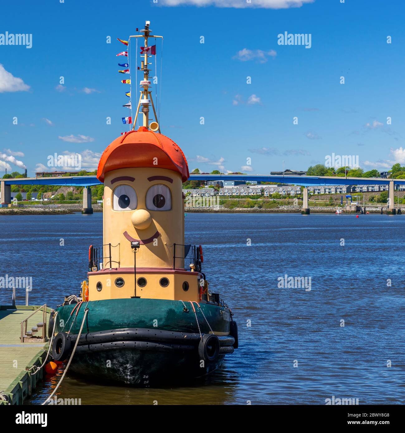 San Giovanni, New Brunswick, Canada - 9 giugno 2018: Theodore troppo rimorchiatore ormeggiato a San Giovanni Porto. Giornata di sole con cielo blu e acqua blu. Foto Stock