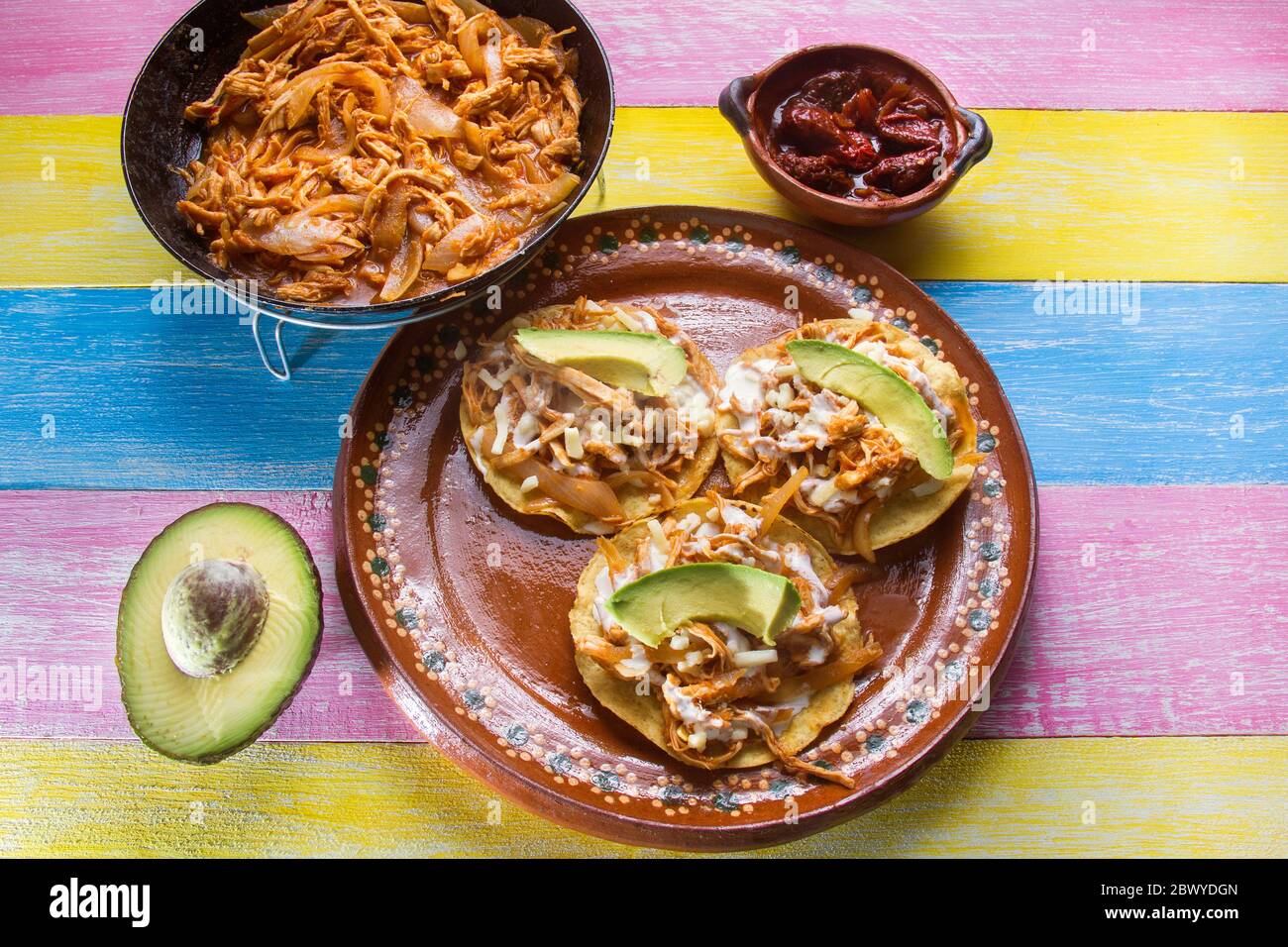 Tradizionale tostadas di pollo messicano tinga Foto Stock