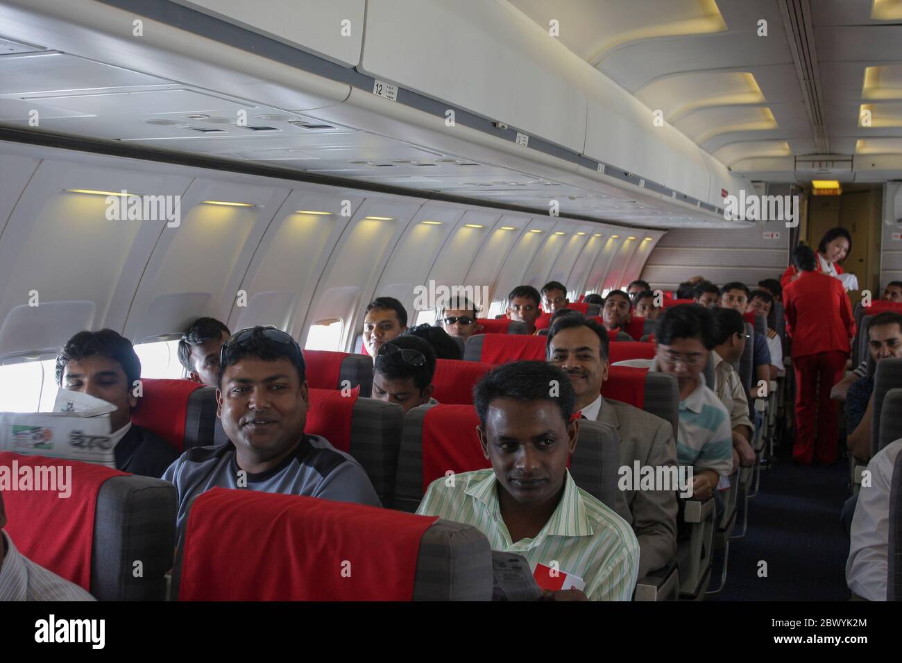 Vista della cabina di un aeromobile Boeing 737-200 che vola oltre 33000 metri. Bangladesh Foto Stock