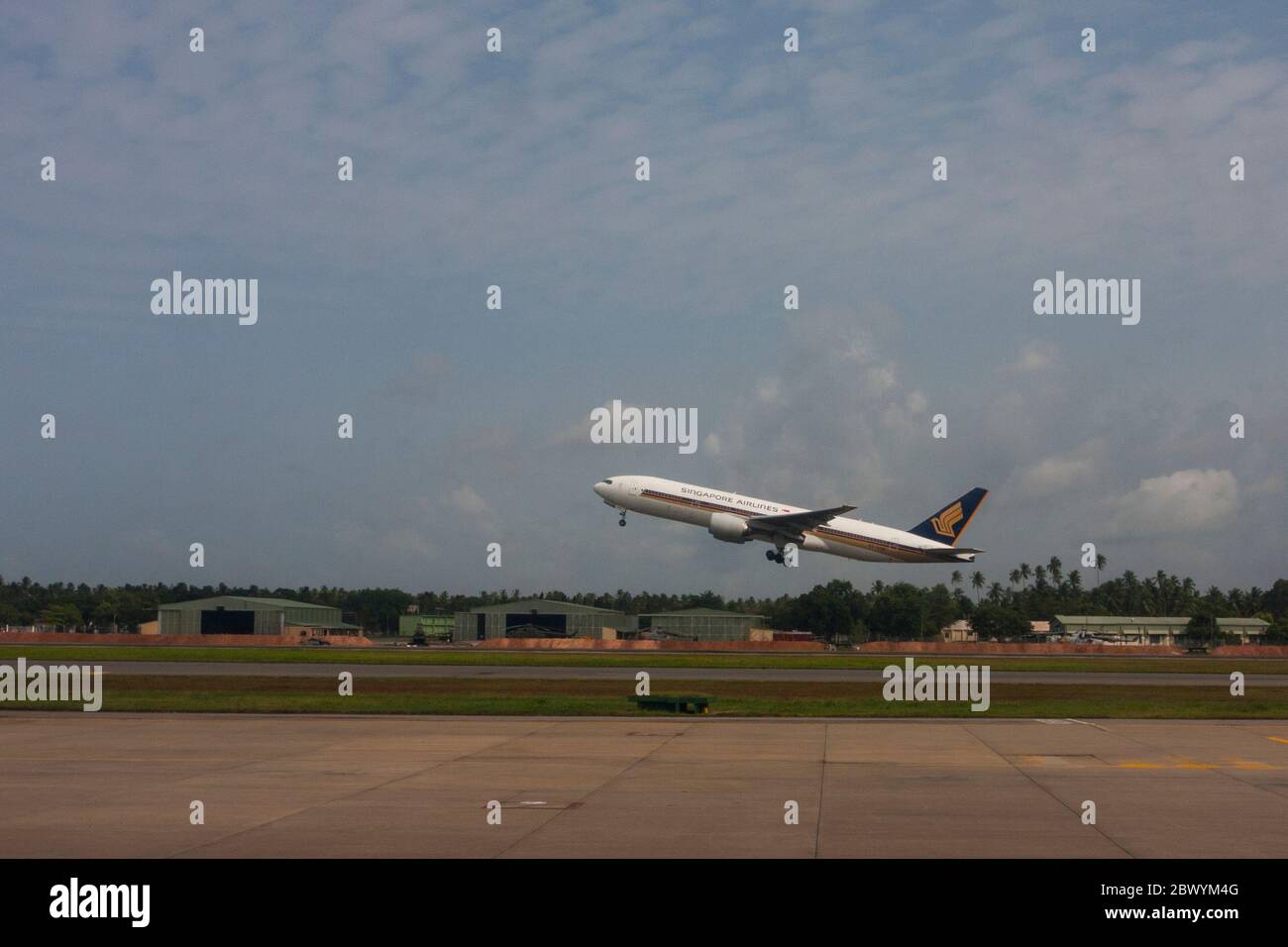 Singapore Airlines Boeing 777 volo dall'aeroporto internazionale di Bandaranaike. Sri Lanka. Foto Stock