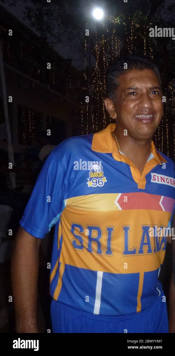 Ex capitano di cricket dello Sri Lanka e vincitore della Coppa del mondo 1996, Roshan Mahanama. È andato avanti essere un arbitro di partita ICC (International Cricket Council) dopo essersi ritirato dal gioco. Foto Stock