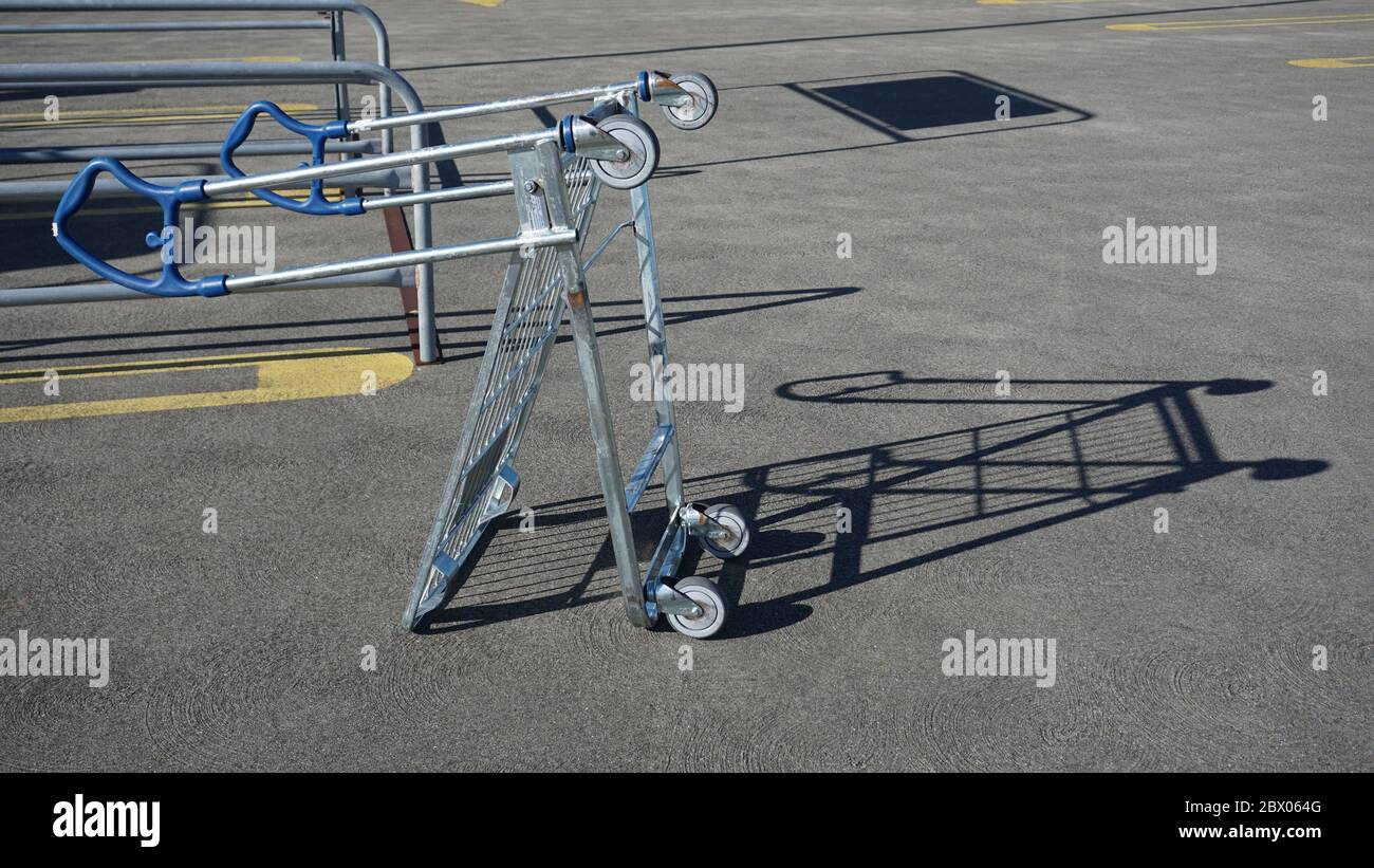 Ikea cart immagini e fotografie stock ad alta risoluzione - Alamy
