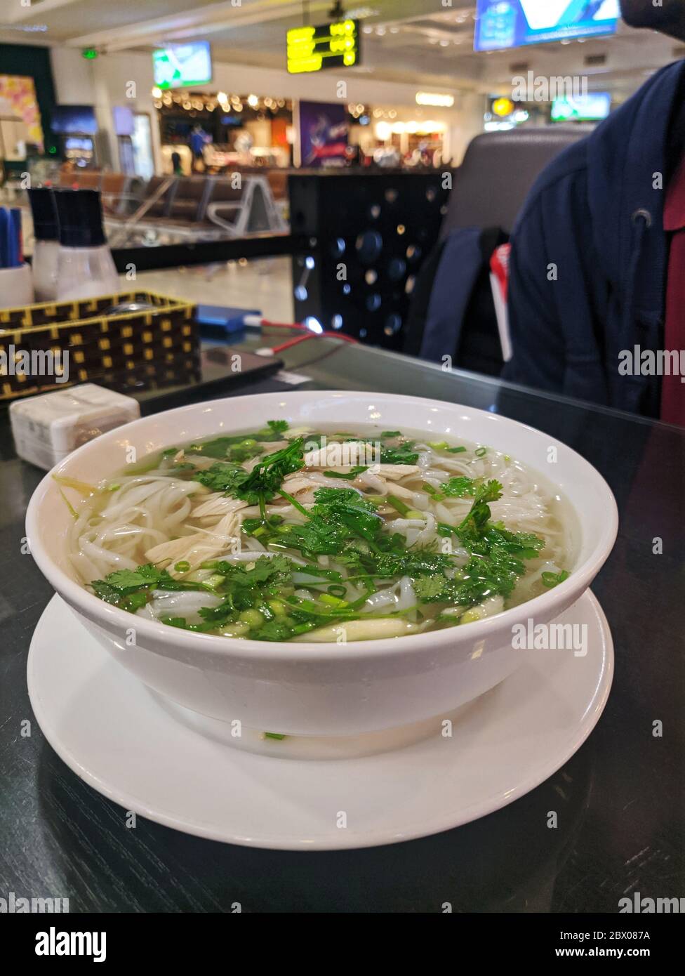 Pho, zuppa di Noodle di pollo vietnamita Foto Stock