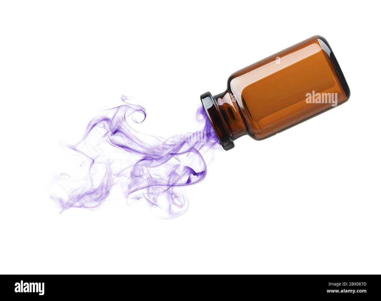 Olio essenziale di lavanda su sfondo bianco Foto Stock