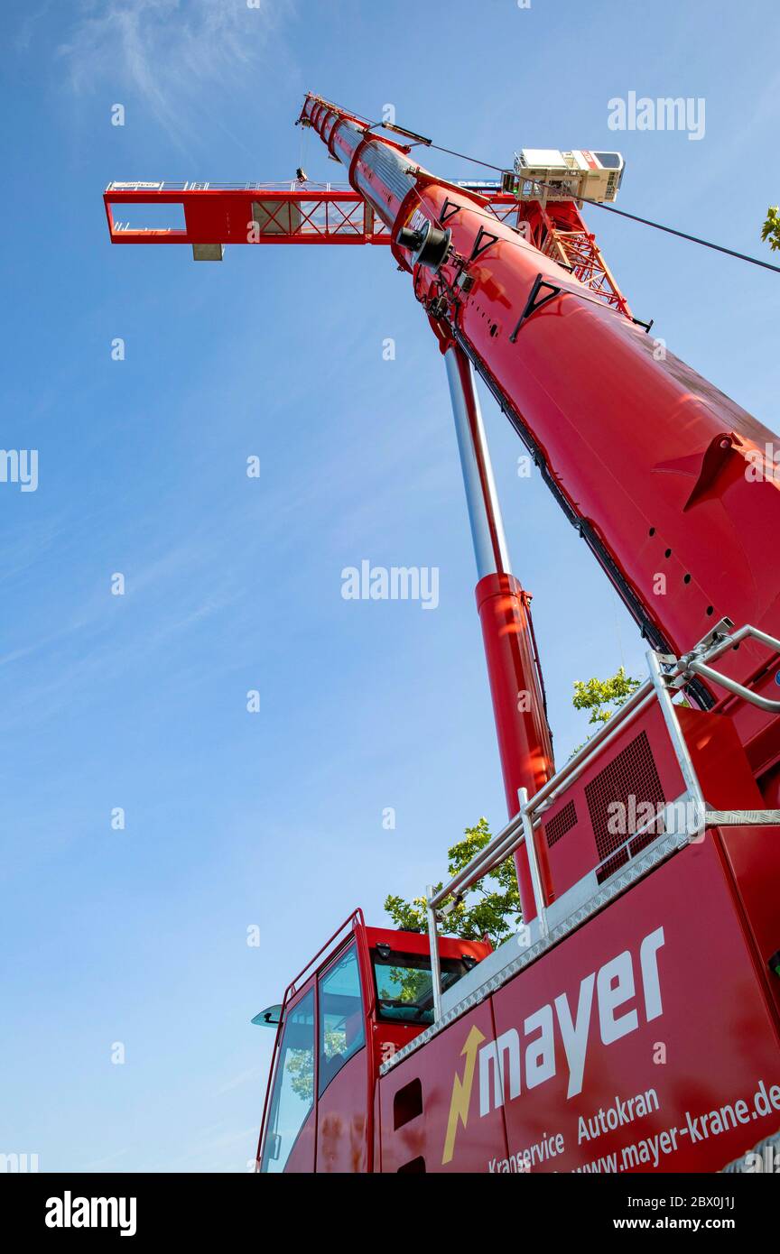 Meersburg, Germania. 03 giugno 2020. Smontaggio della gru a torre al porto di Meersburg-Costanza. Meersburg, 03.06.2020 | Use worldwide Credit: dpa/Alamy Live News Foto Stock