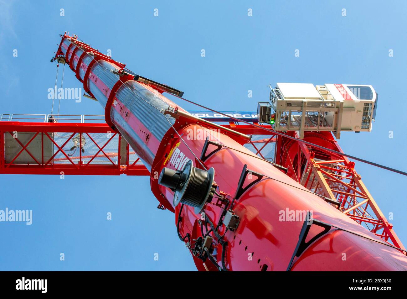 Meersburg, Germania. 03 giugno 2020. Smontaggio della gru a torre al porto di Meersburg-Costanza. Meersburg, 03.06.2020 | Use worldwide Credit: dpa/Alamy Live News Foto Stock